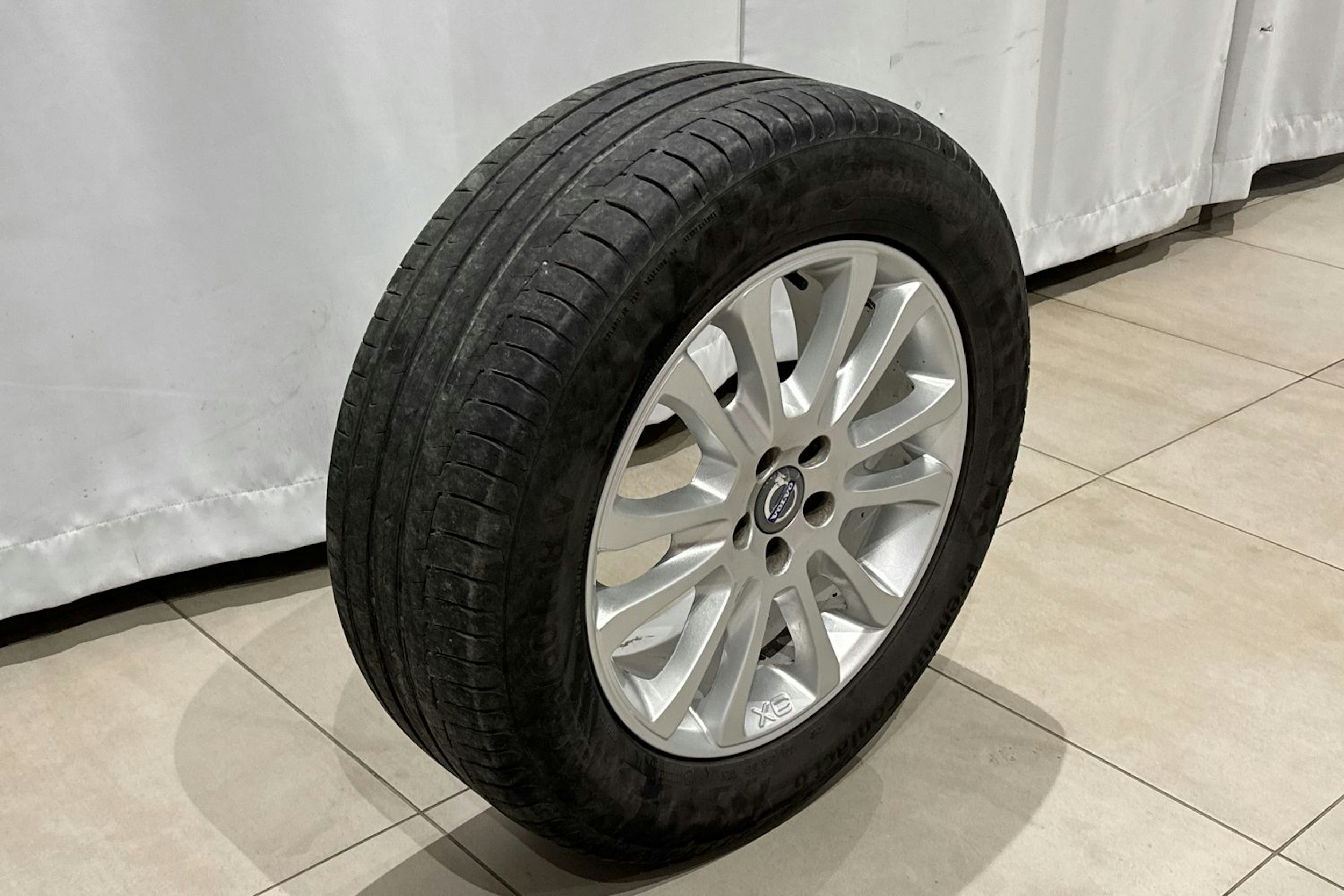 sininen Volvo XC60 2010 kuva 14.