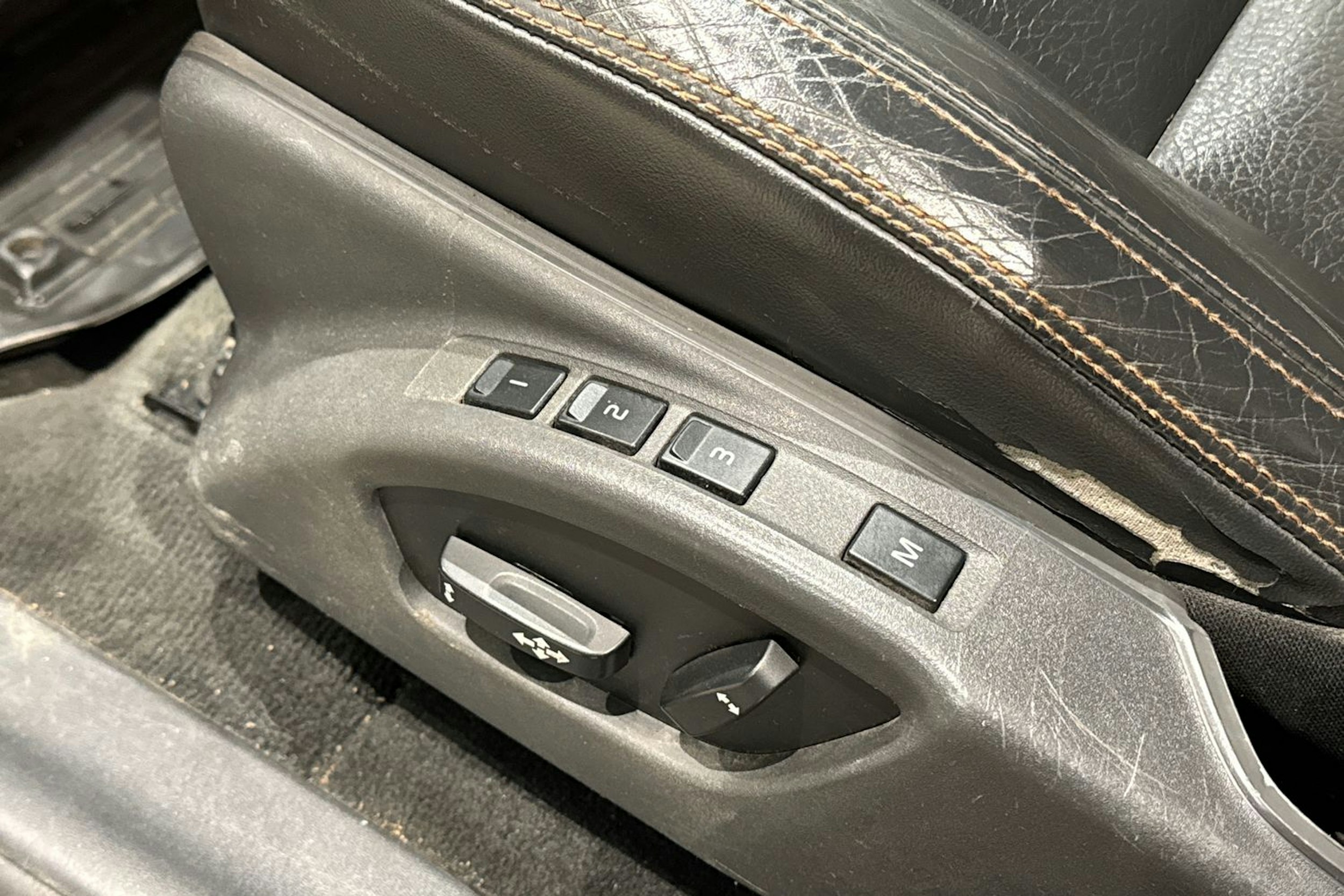 sininen Volvo XC60 2010 kuva 17.