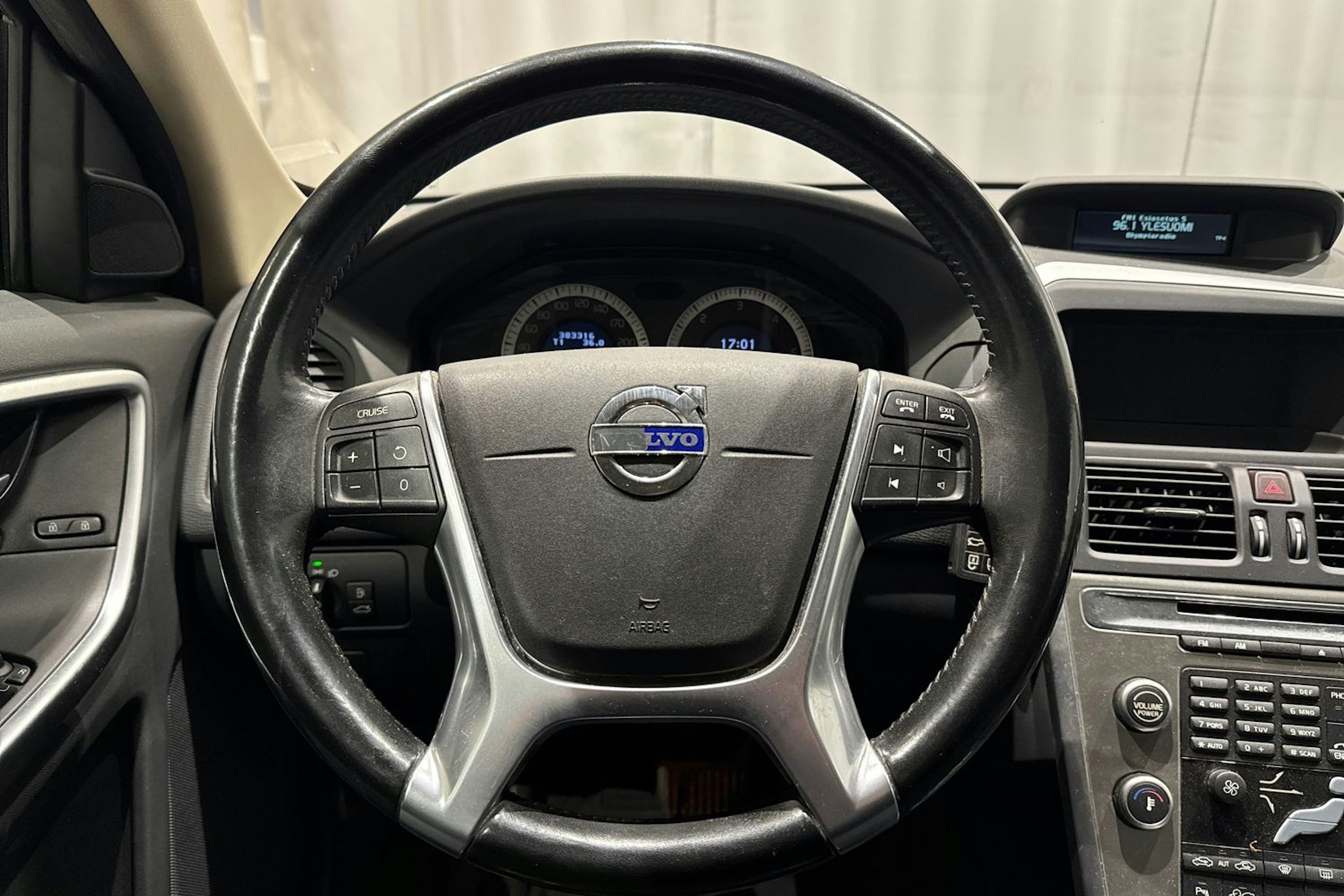 sininen Volvo XC60 2010 kuva 18.