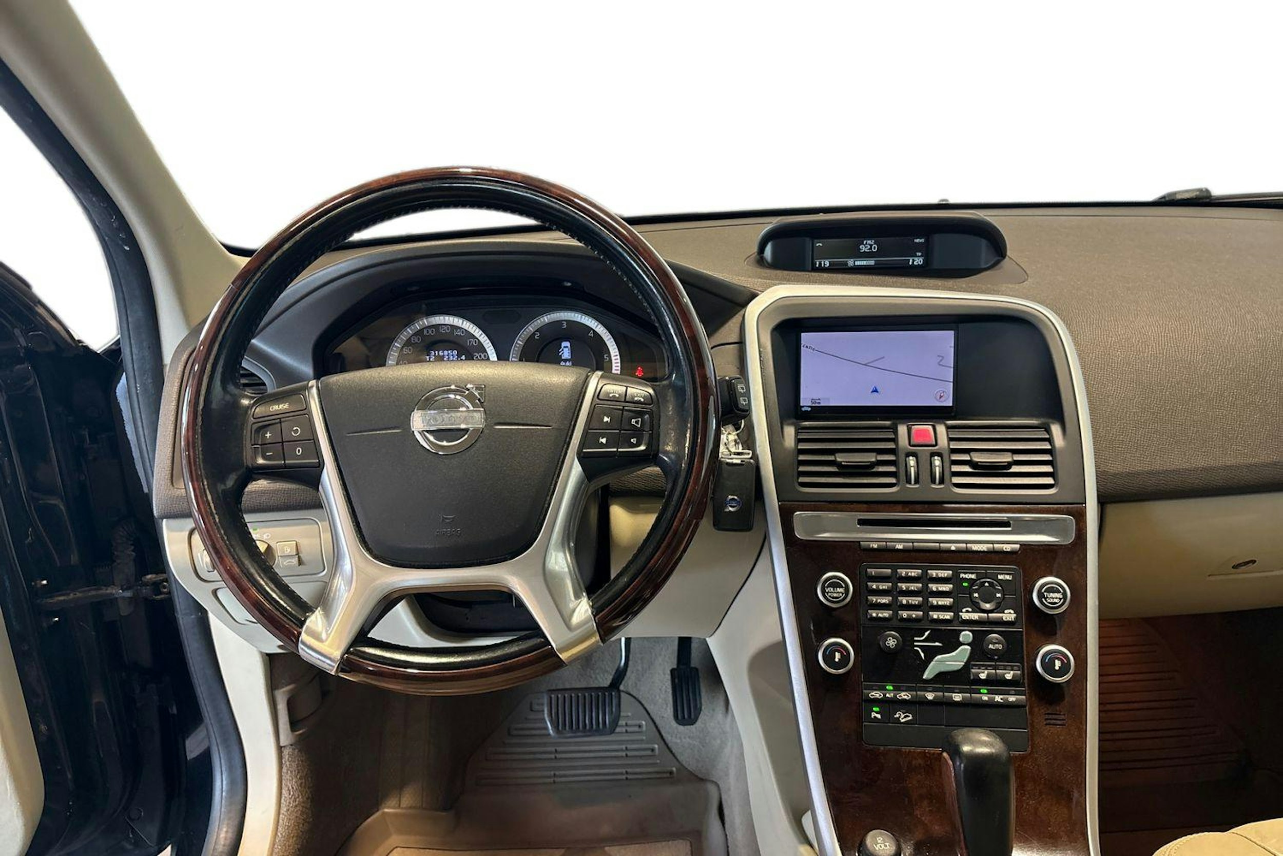 musta Volvo XC60 2010 kuva 7.