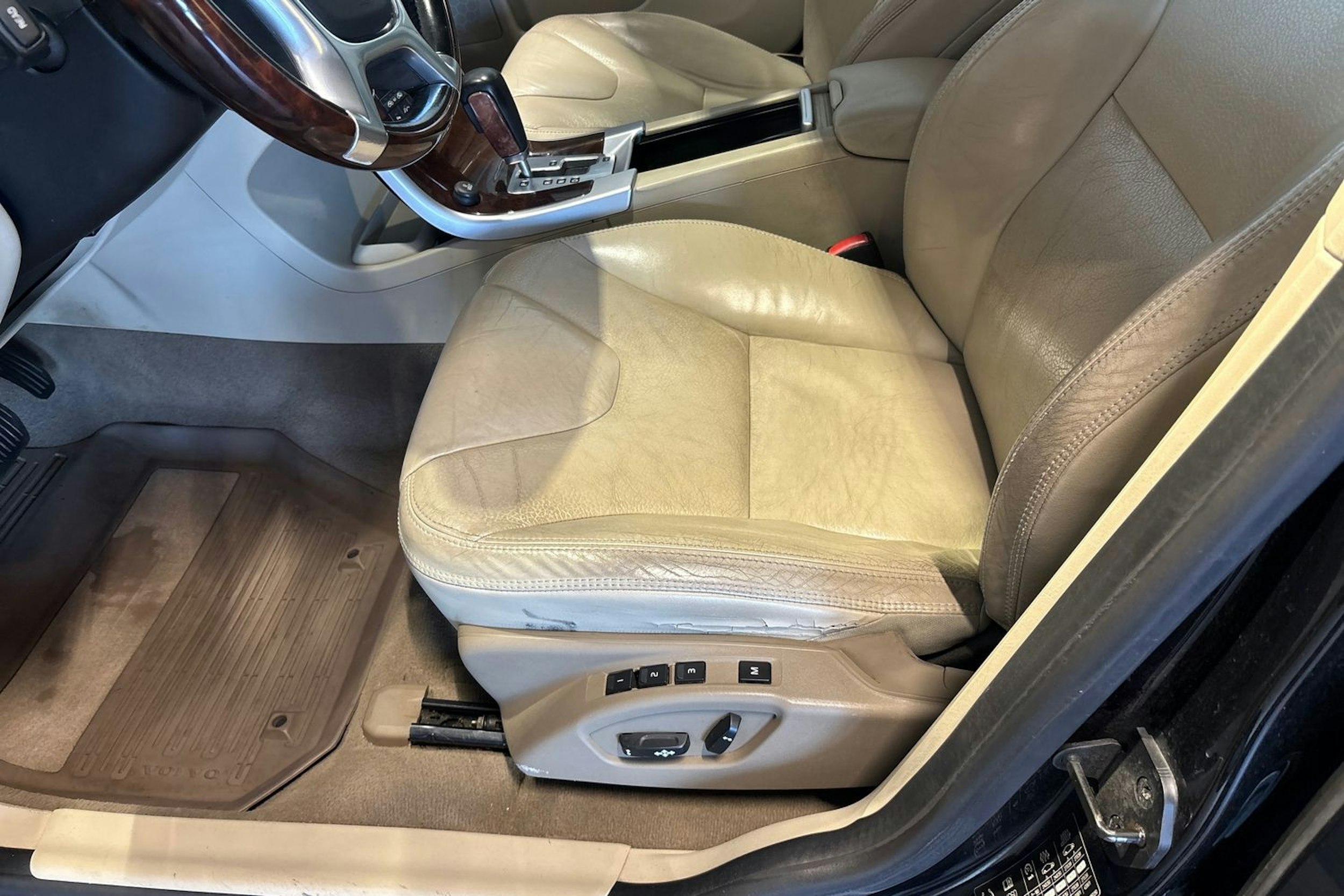musta Volvo XC60 2010 kuva 11.