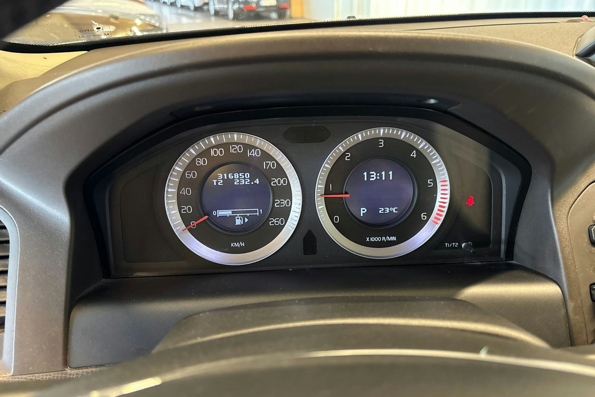 musta Volvo XC60 2010 kuva 12.