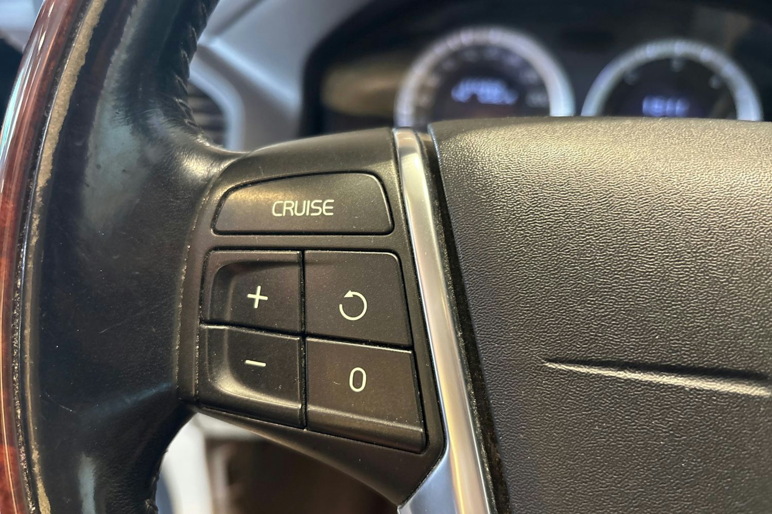 musta Volvo XC60 2010 kuva 13.
