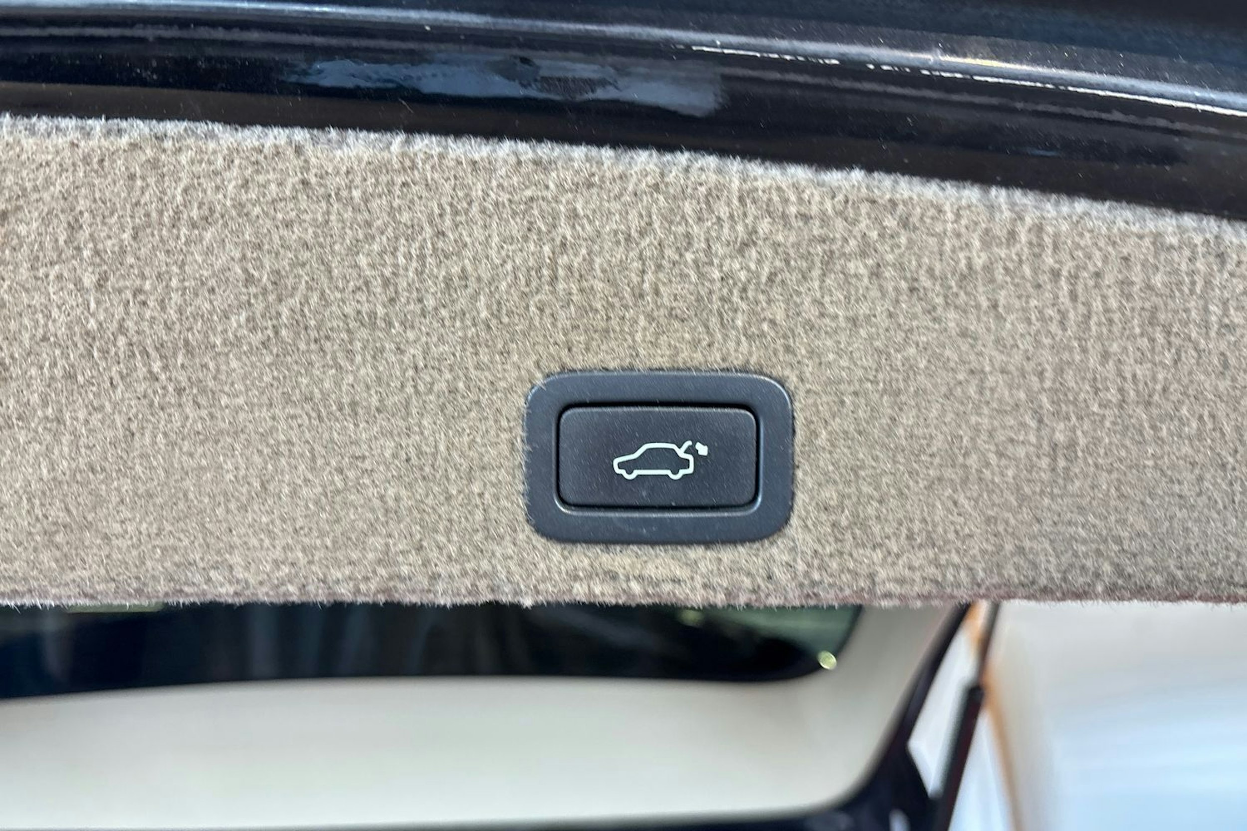 musta Volvo XC60 2010 kuva 17.