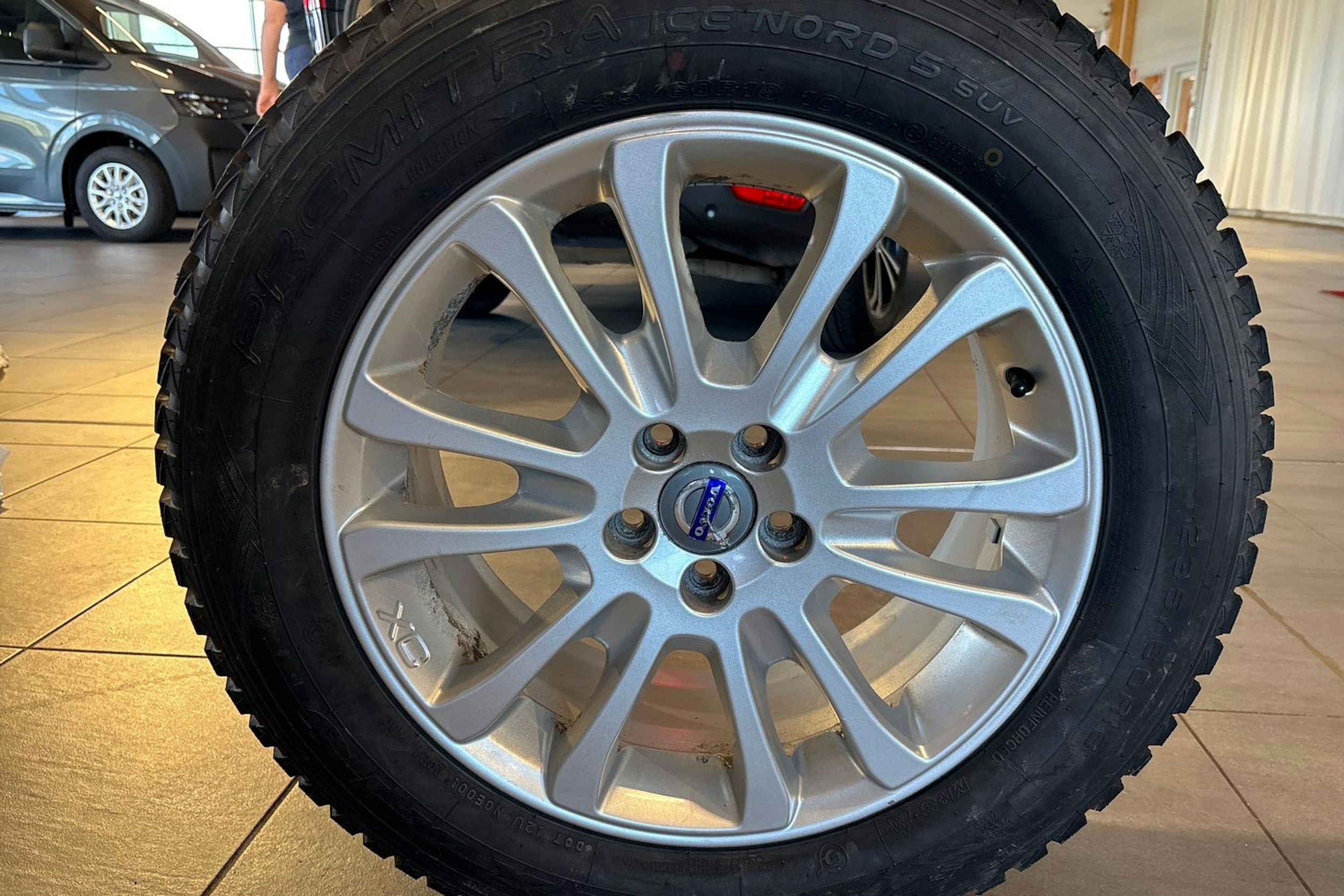 musta Volvo XC60 2010 kuva 18.