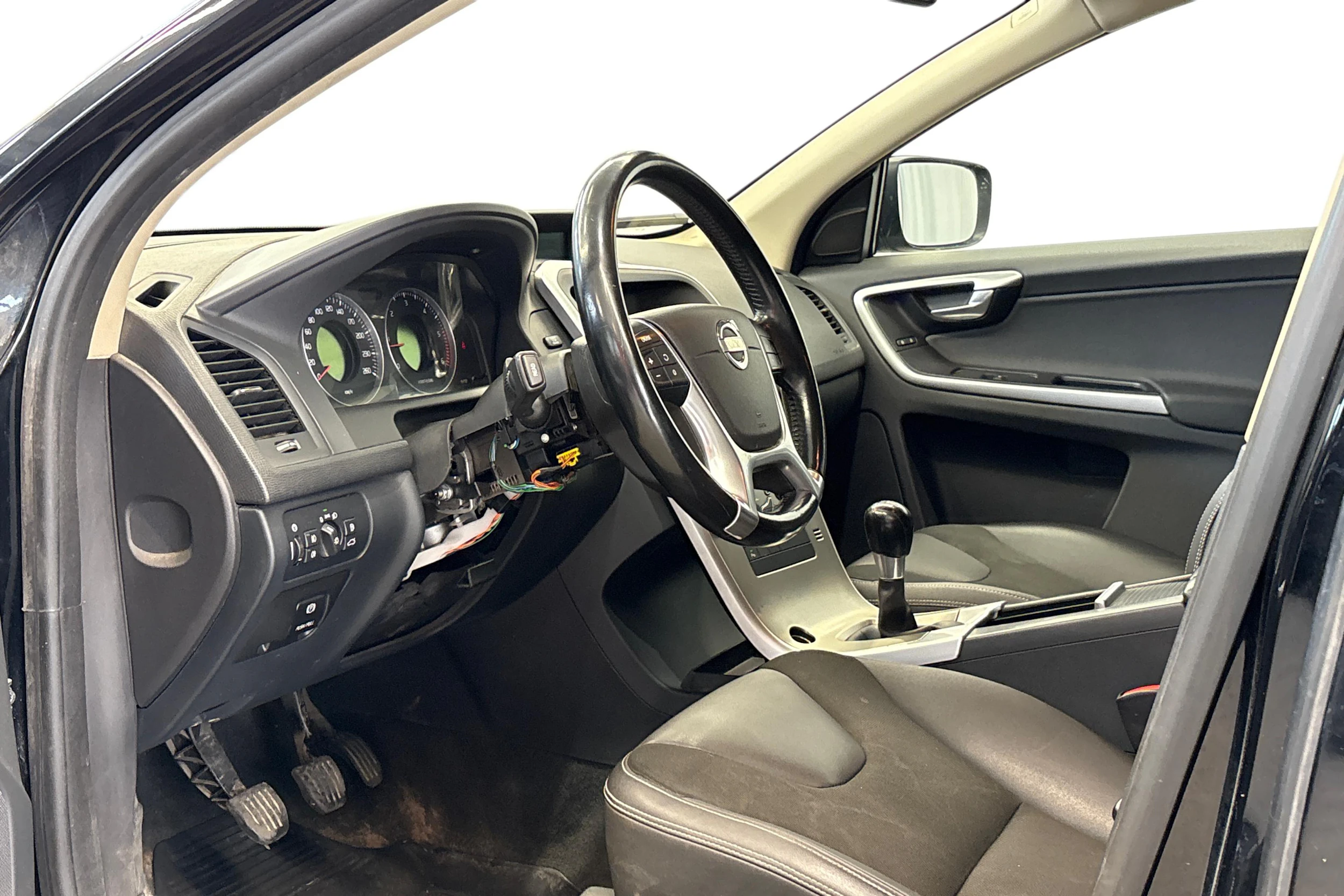 musta Volvo XC60 2010 kuva 8.