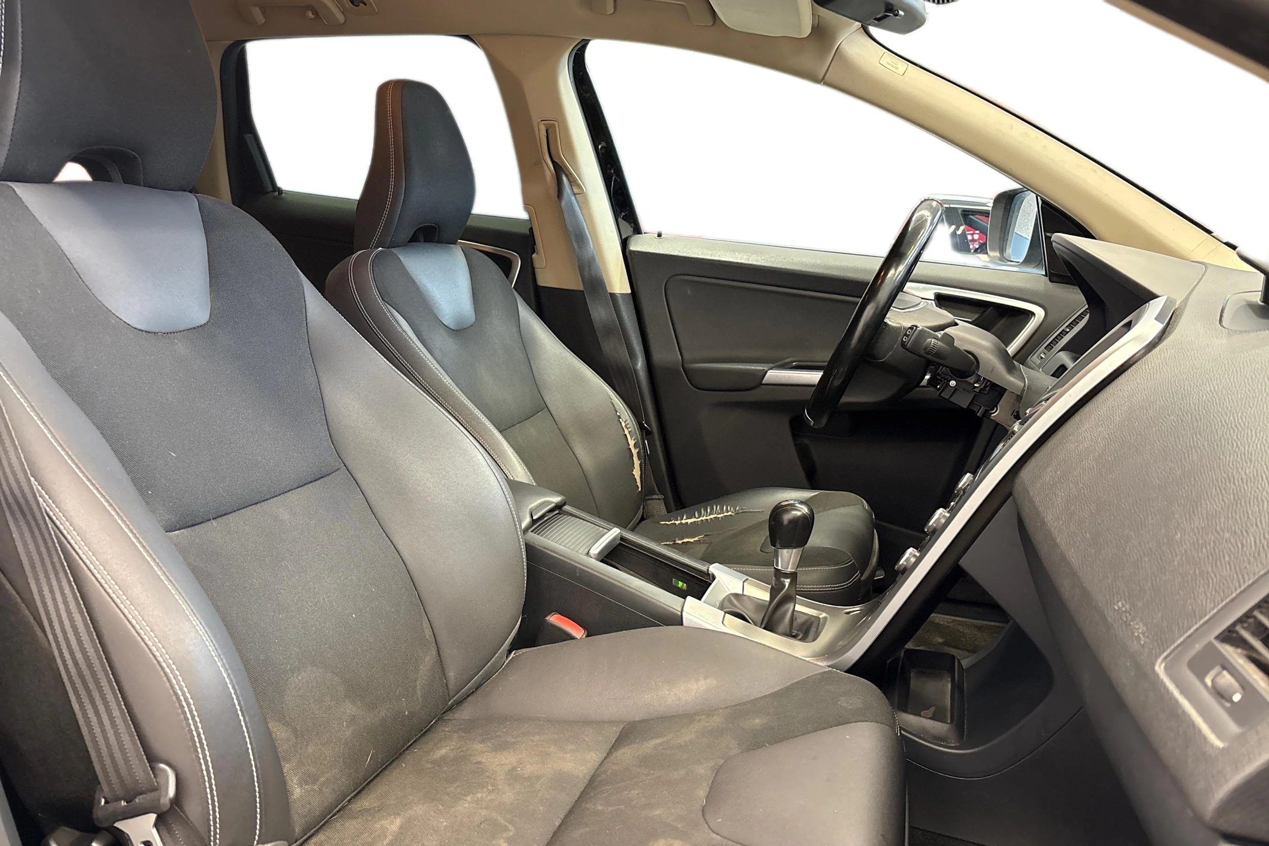 musta Volvo XC60 2010 kuva 9.