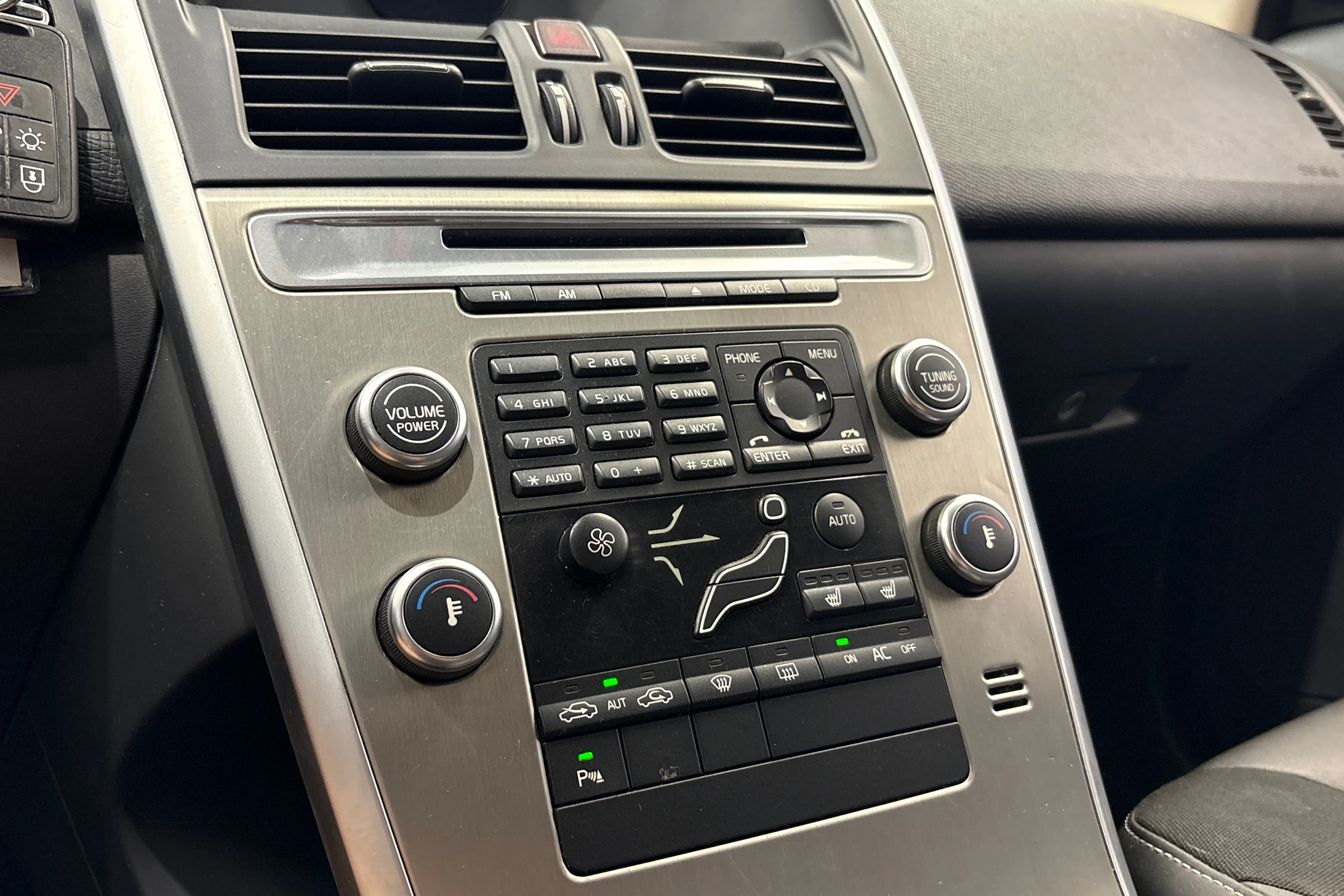 musta Volvo XC60 2010 kuva 13.