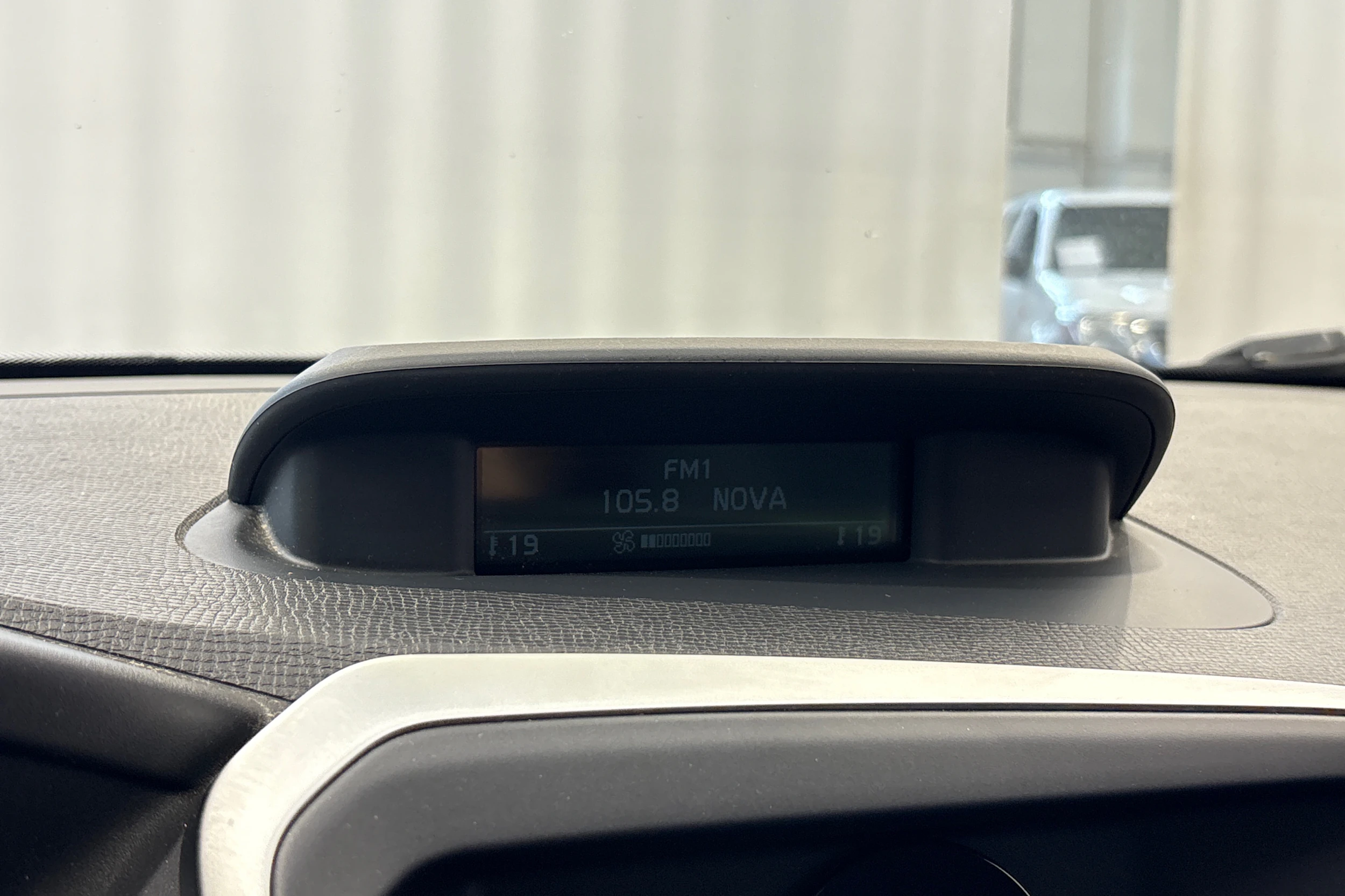 musta Volvo XC60 2010 kuva 14.