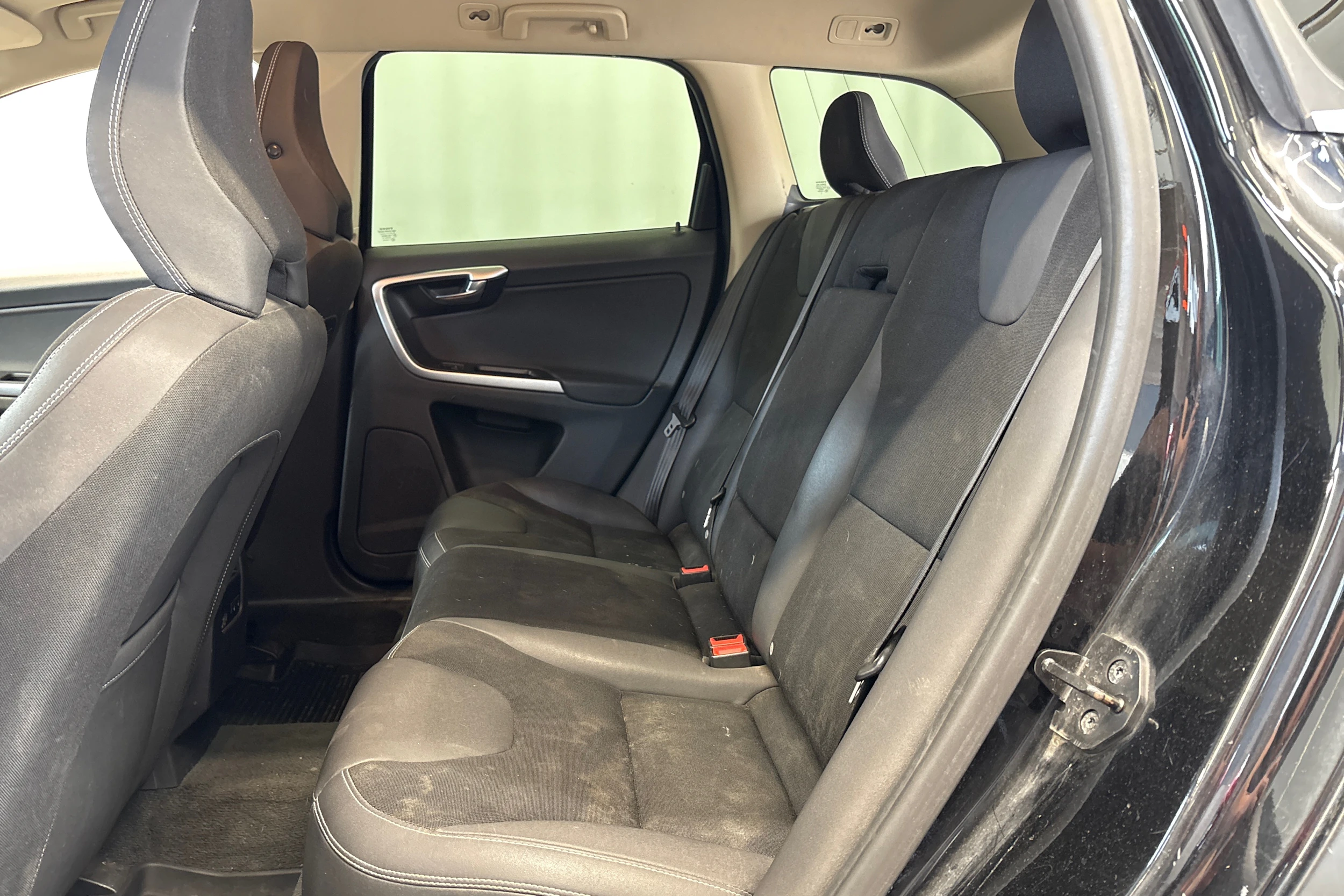 musta Volvo XC60 2010 kuva 17.