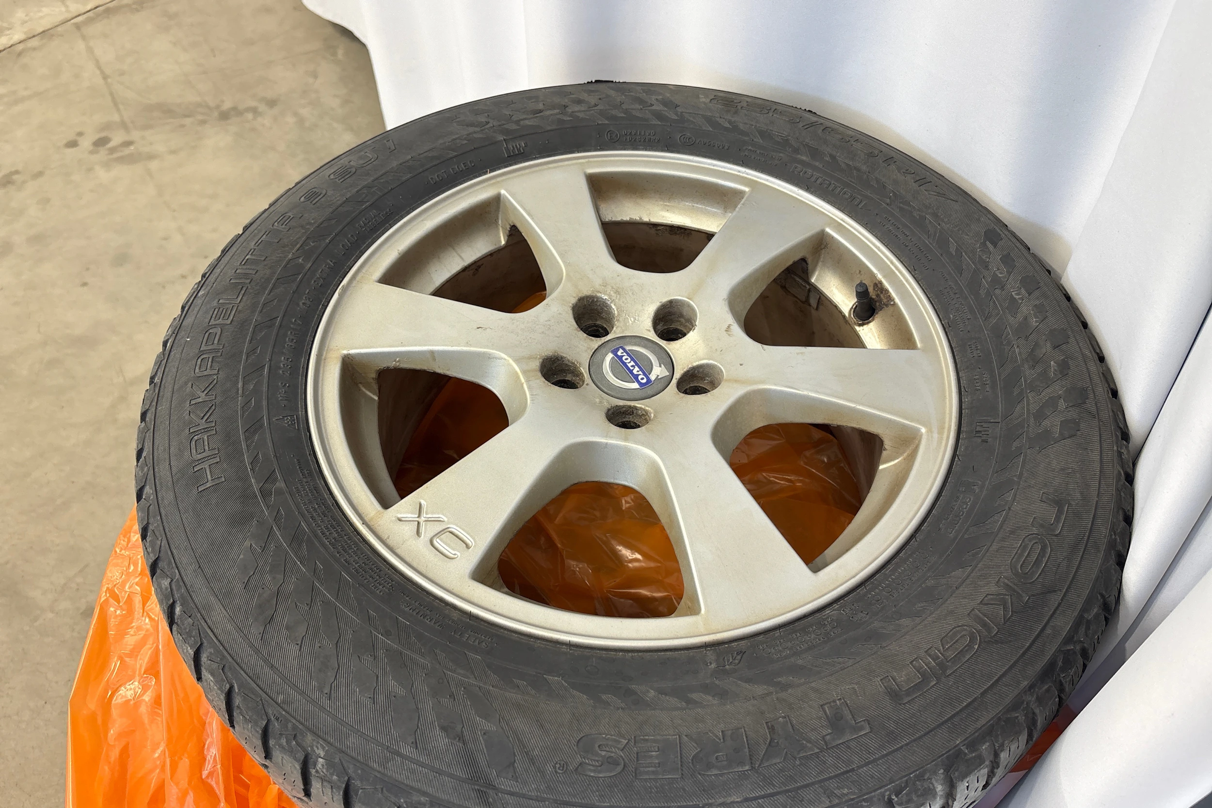 musta Volvo XC60 2010 kuva 23.