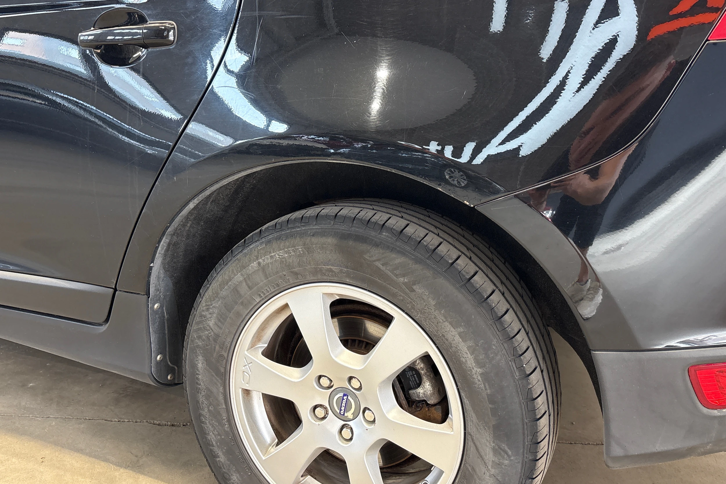 musta Volvo XC60 2010 kuva 28.