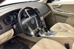 valkoinen Volvo XC60 2011 kuva 6.