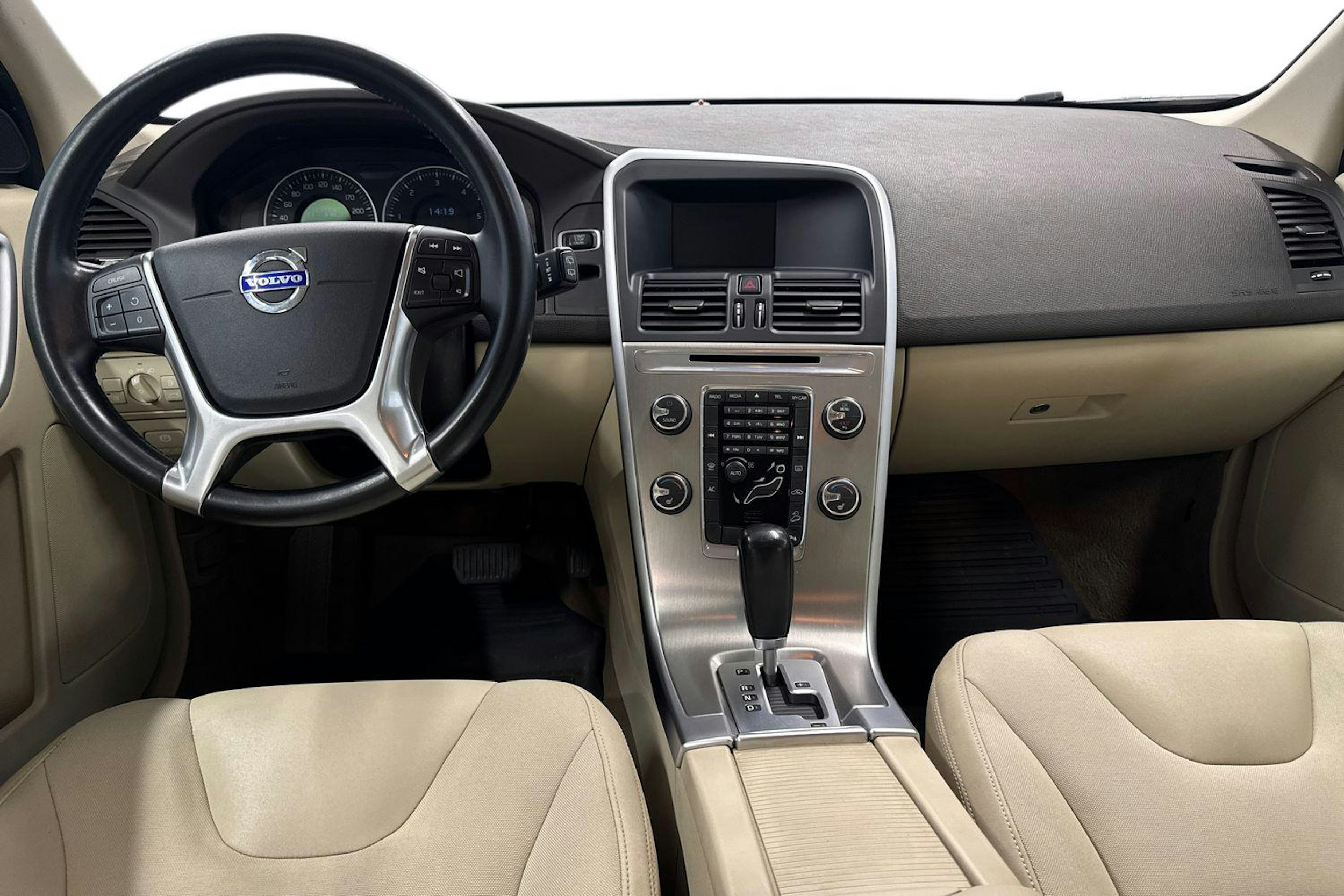 valkoinen Volvo XC60 2011 kuva 7.