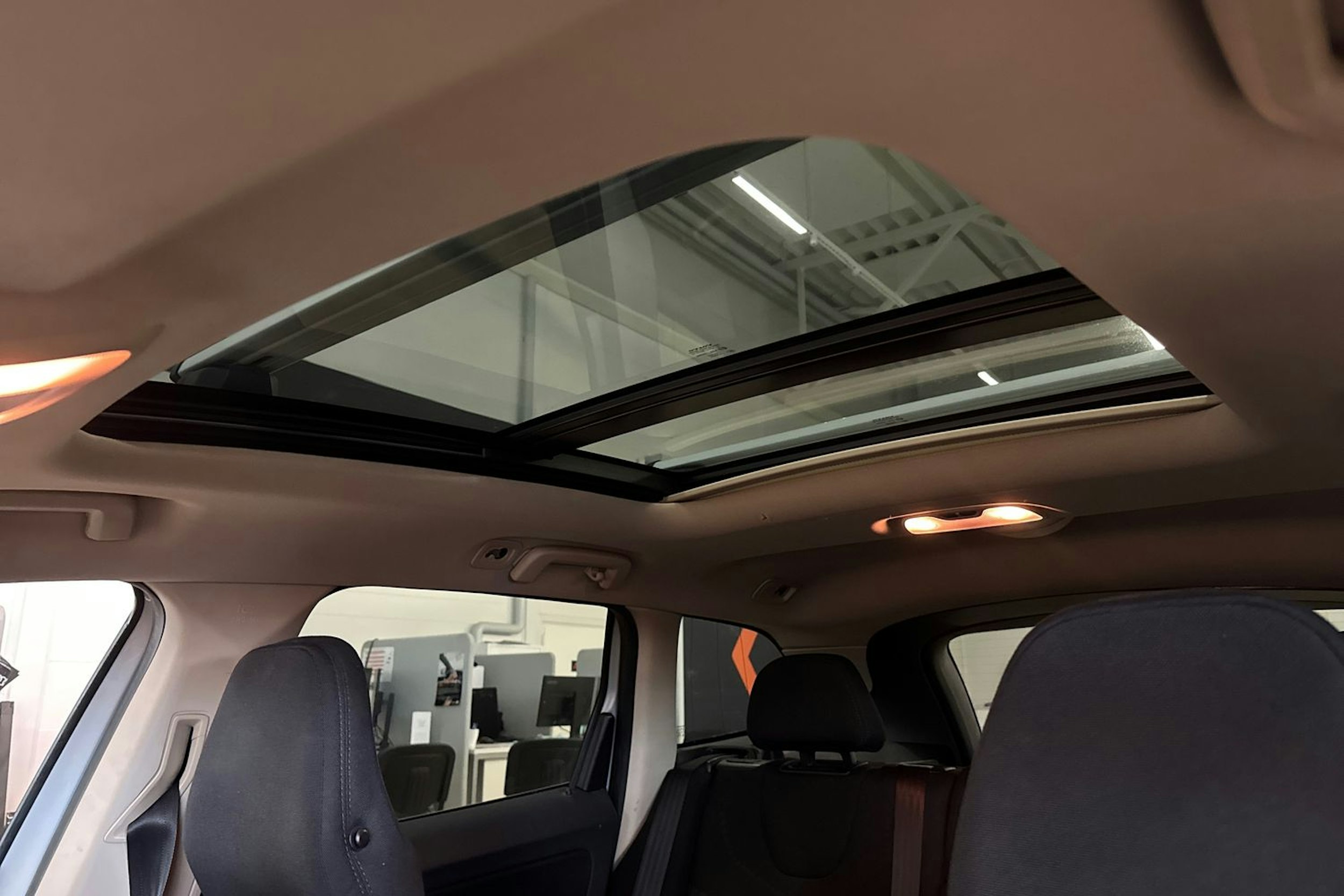 valkoinen Volvo XC60 2011 kuva 20.