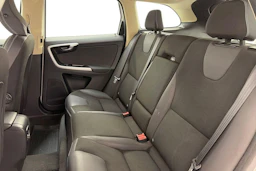 Valkoinen Volvo XC60 2011 kuva 8.
