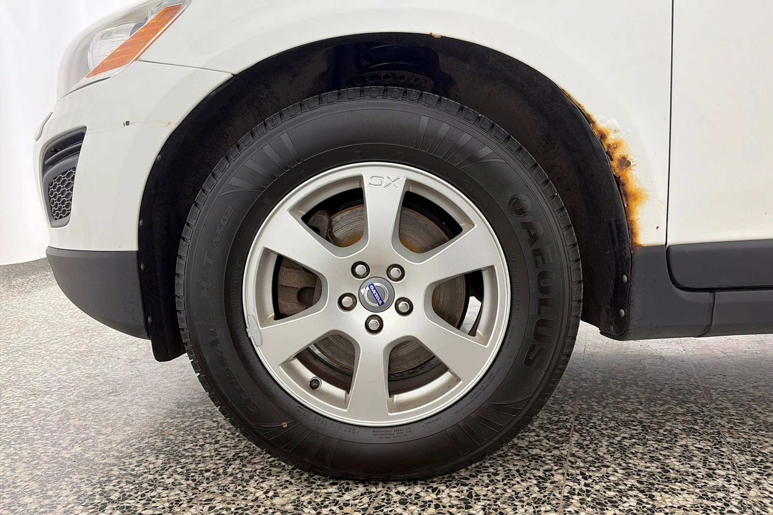 Valkoinen Volvo XC60 2011 kuva 10.