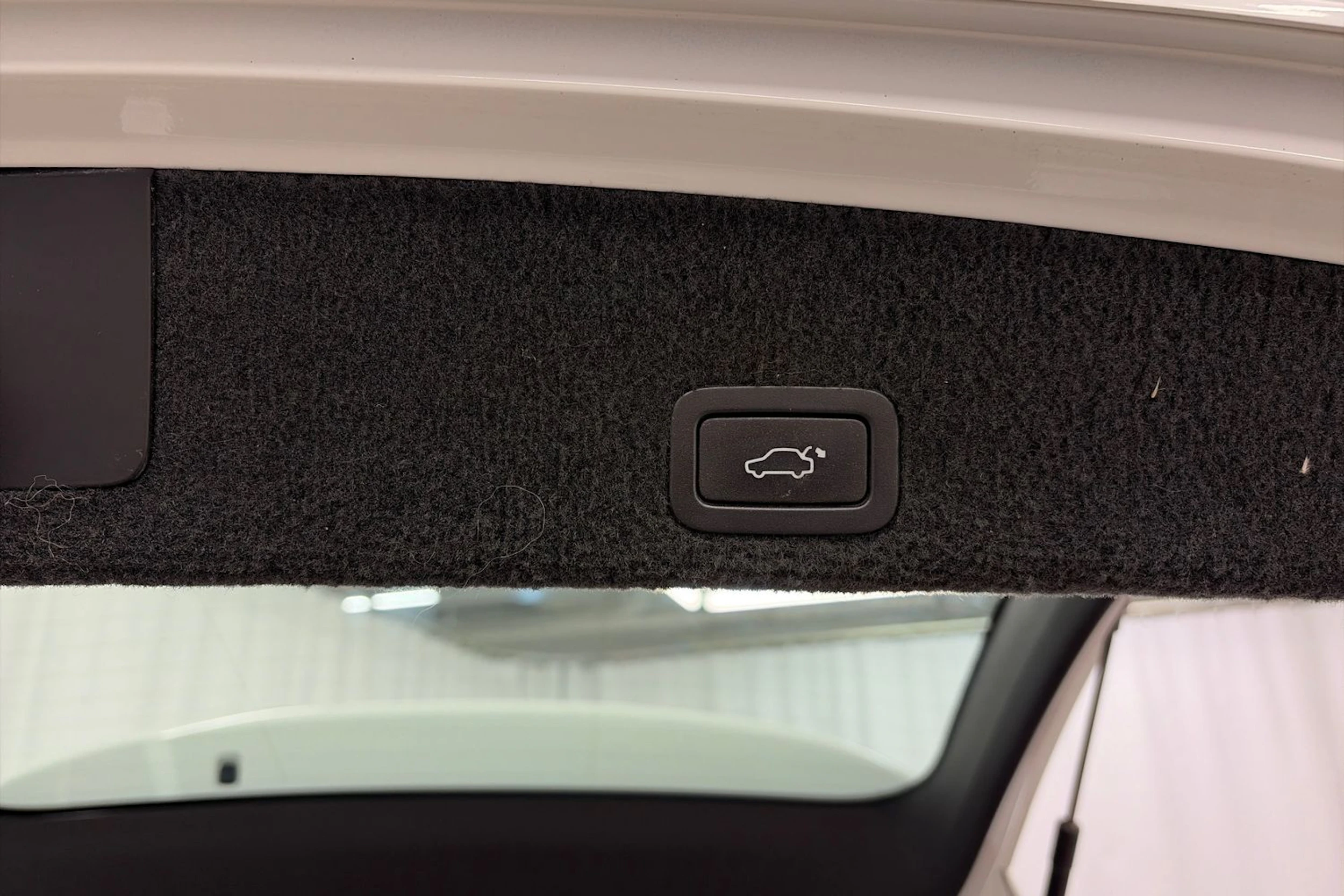 Valkoinen Volvo XC60 2011 kuva 13.