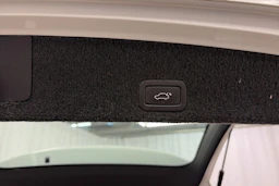 Valkoinen Volvo XC60 2011 kuva 13.