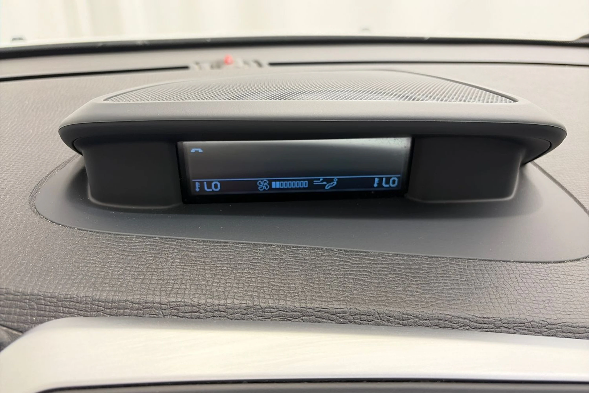 Valkoinen Volvo XC60 2011 kuva 18.