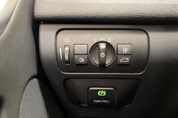 Valkoinen Volvo XC60 2011 kuva 20.