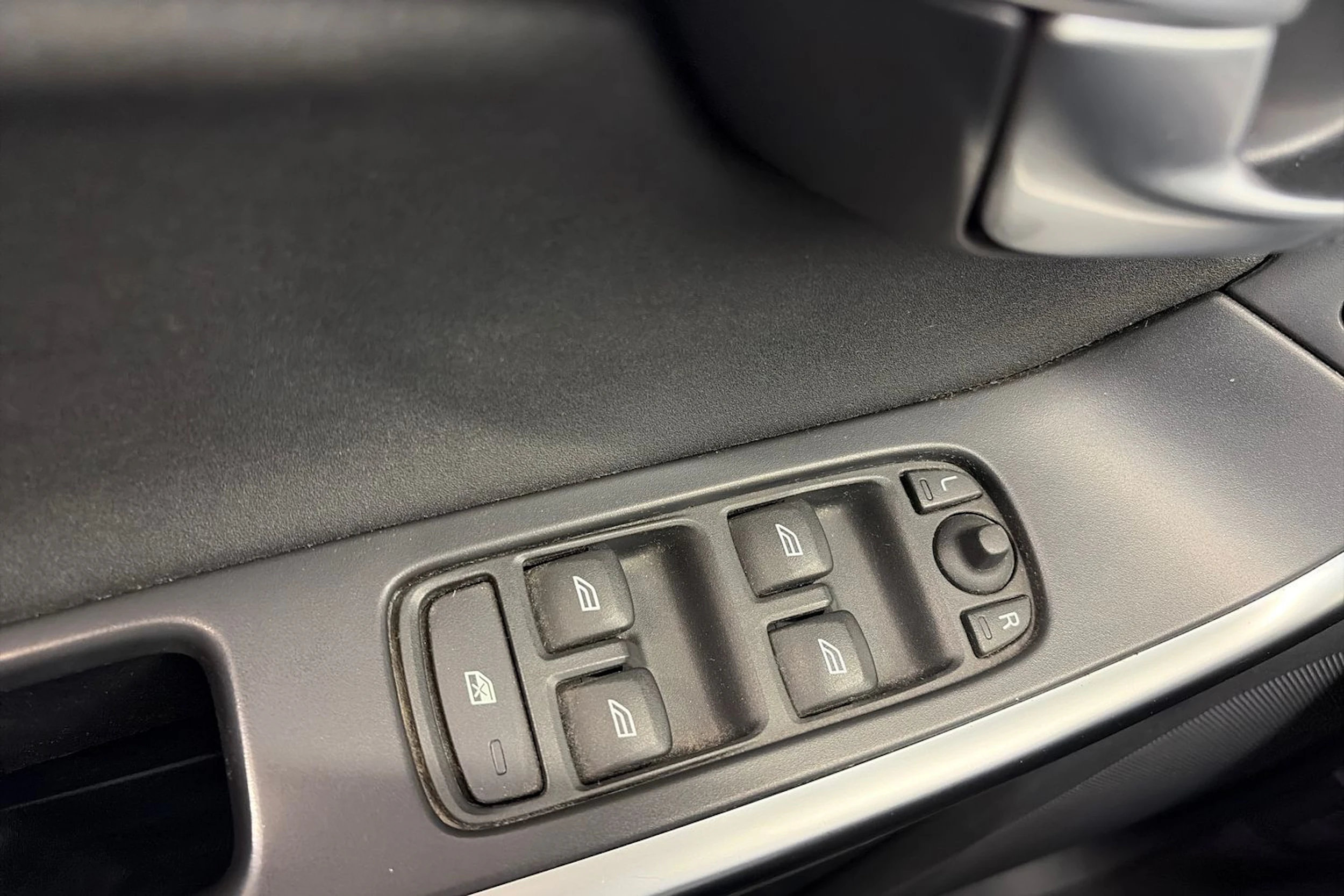 Valkoinen Volvo XC60 2011 kuva 21.
