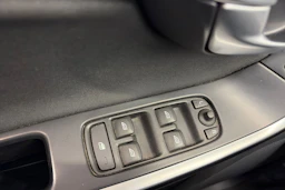 Valkoinen Volvo XC60 2011 kuva 21.