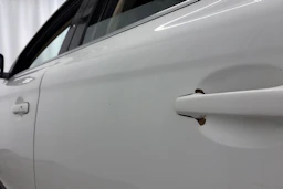 Valkoinen Volvo XC60 2011 kuva 36.