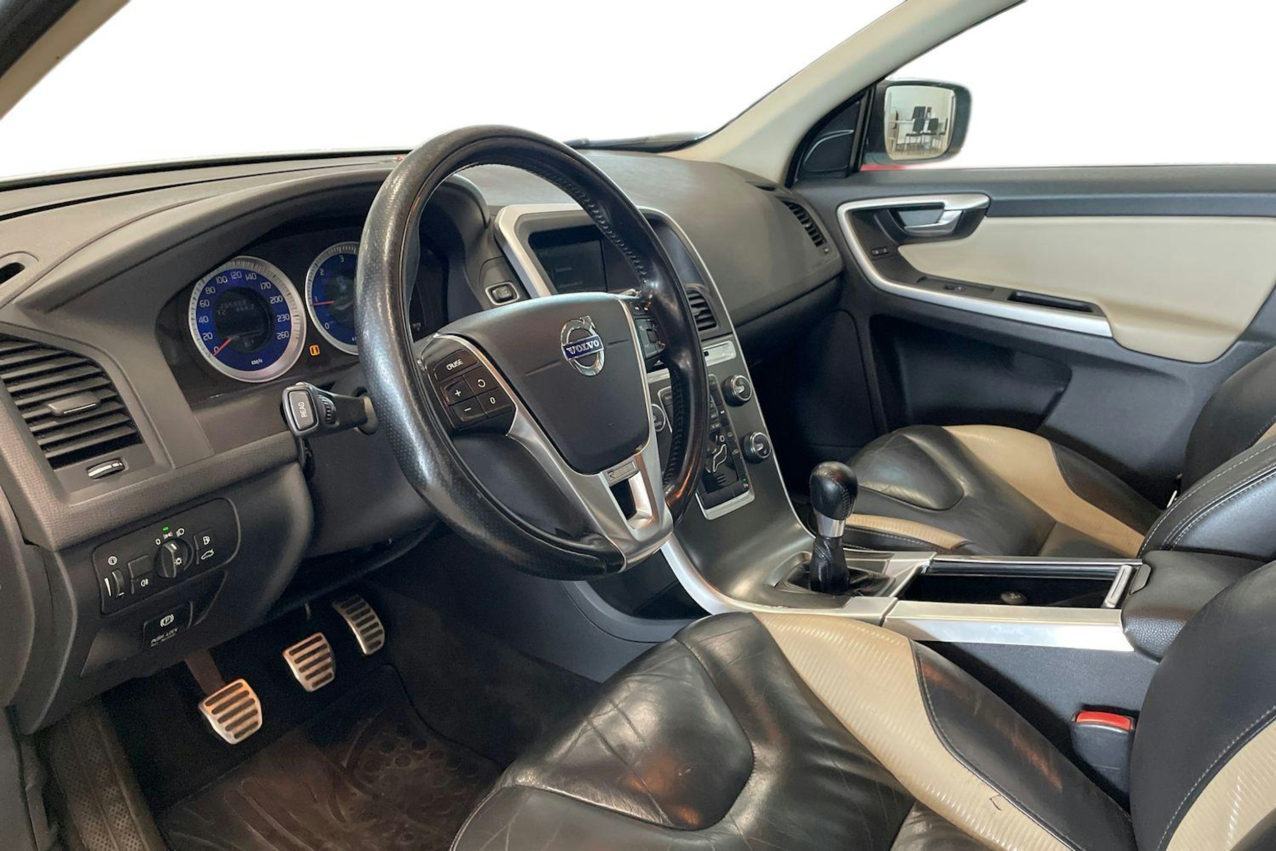 valkoinen Volvo XC60 2011 kuva 7.
