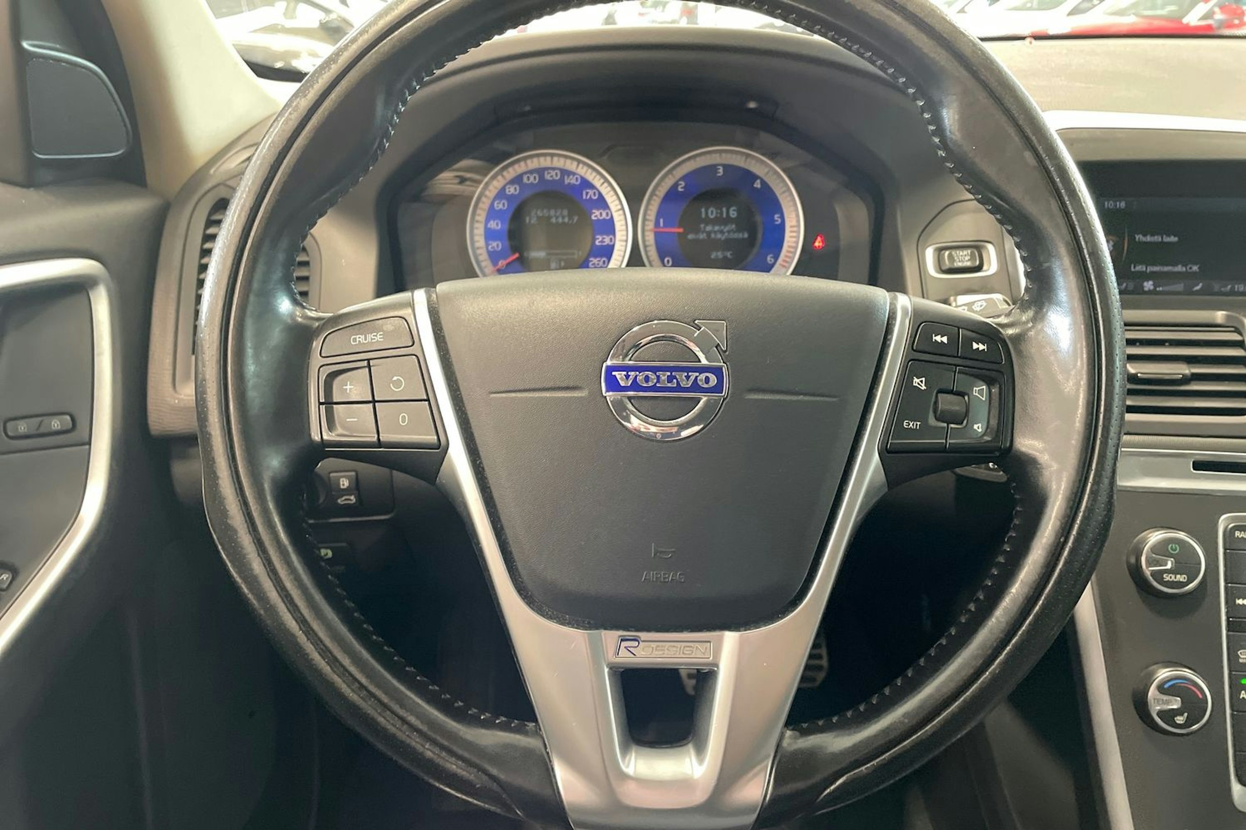 valkoinen Volvo XC60 2011 kuva 15.