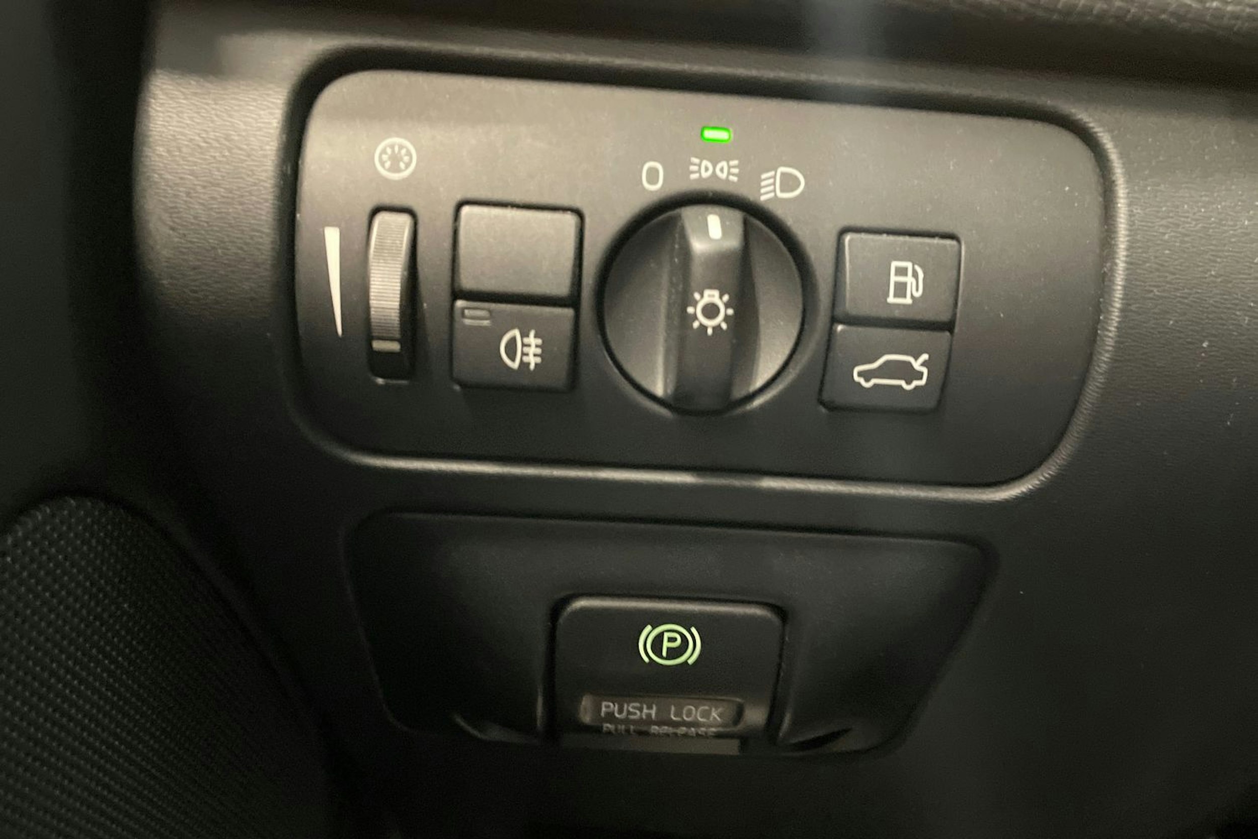 valkoinen Volvo XC60 2011 kuva 19.