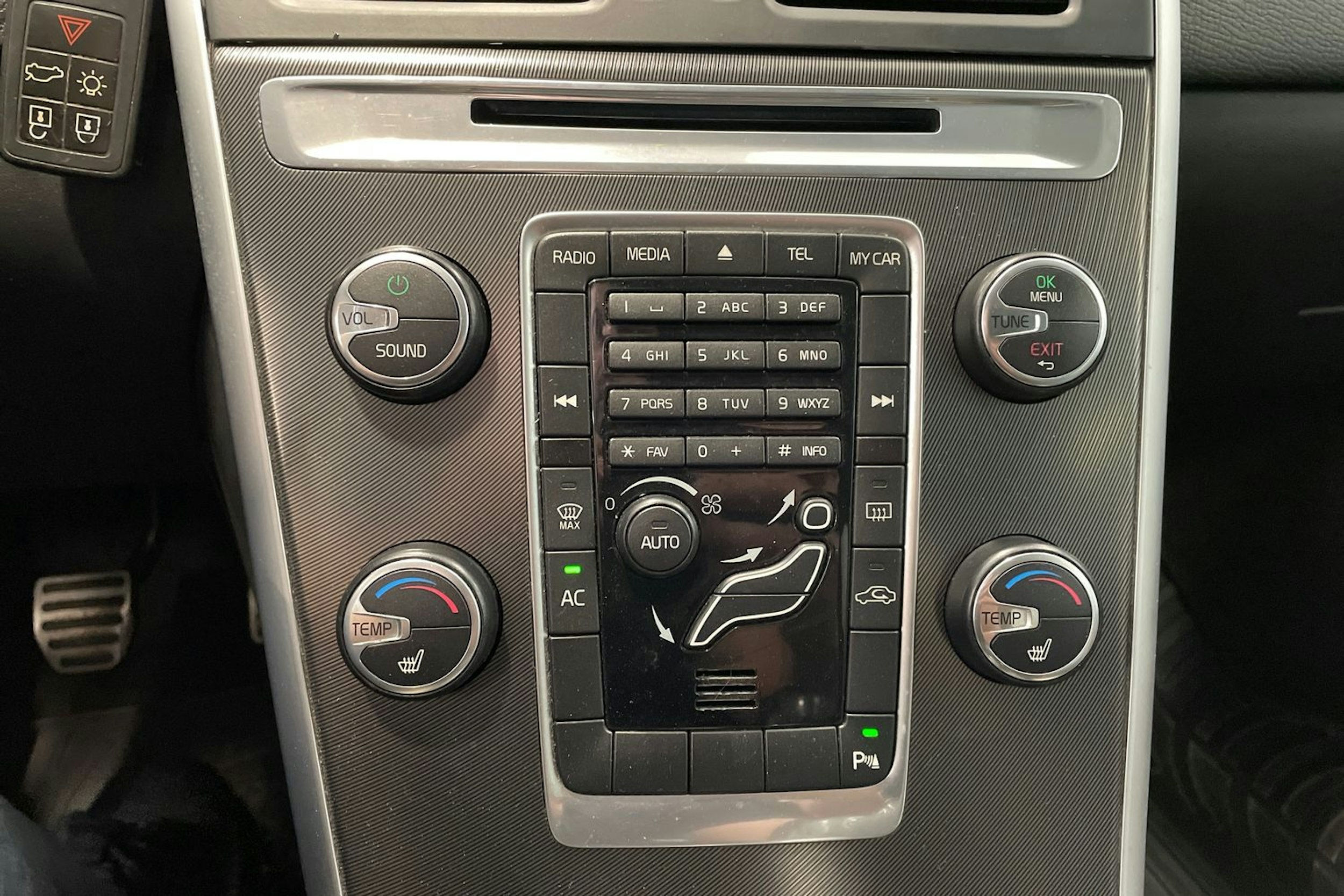 valkoinen Volvo XC60 2011 kuva 22.