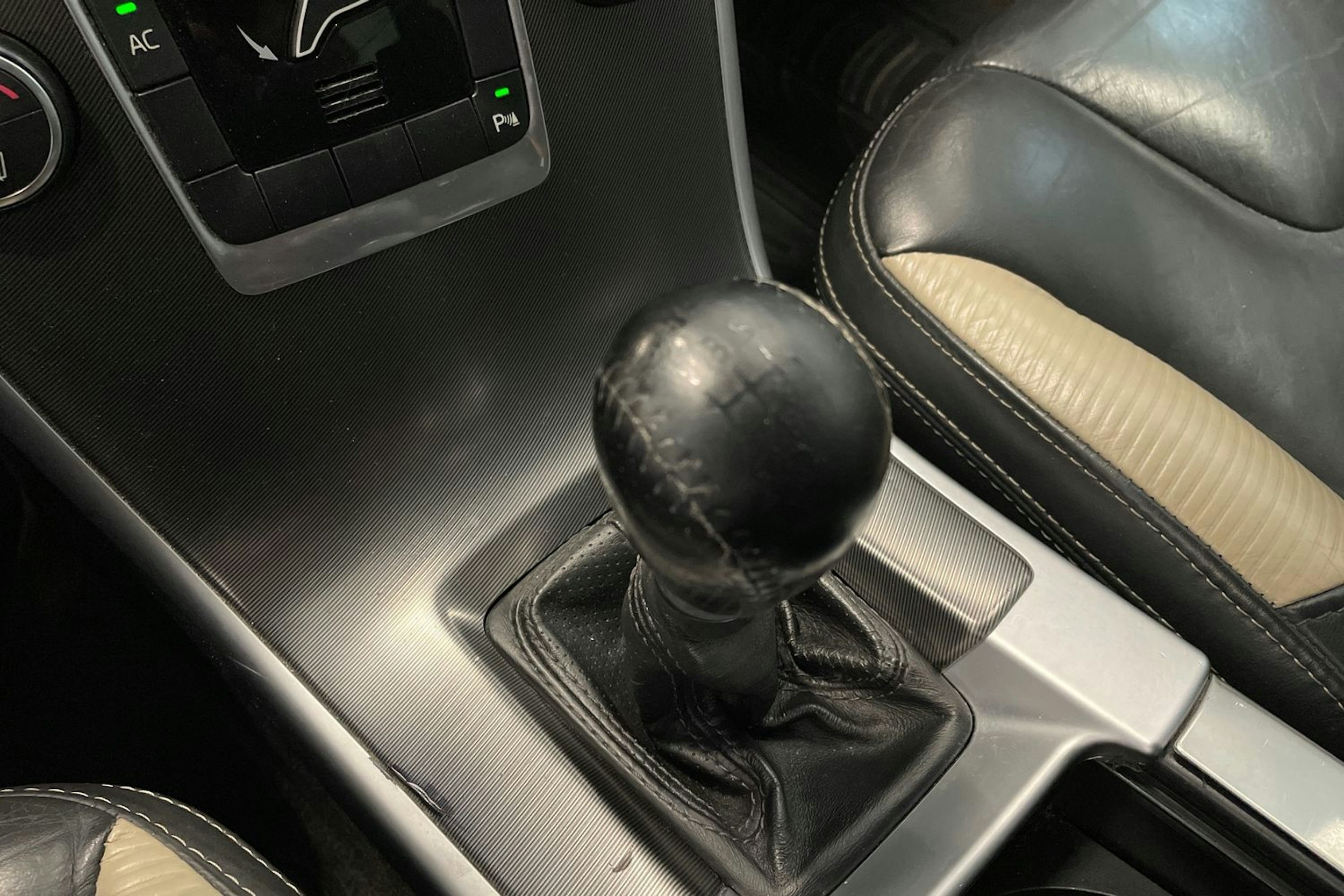valkoinen Volvo XC60 2011 kuva 23.