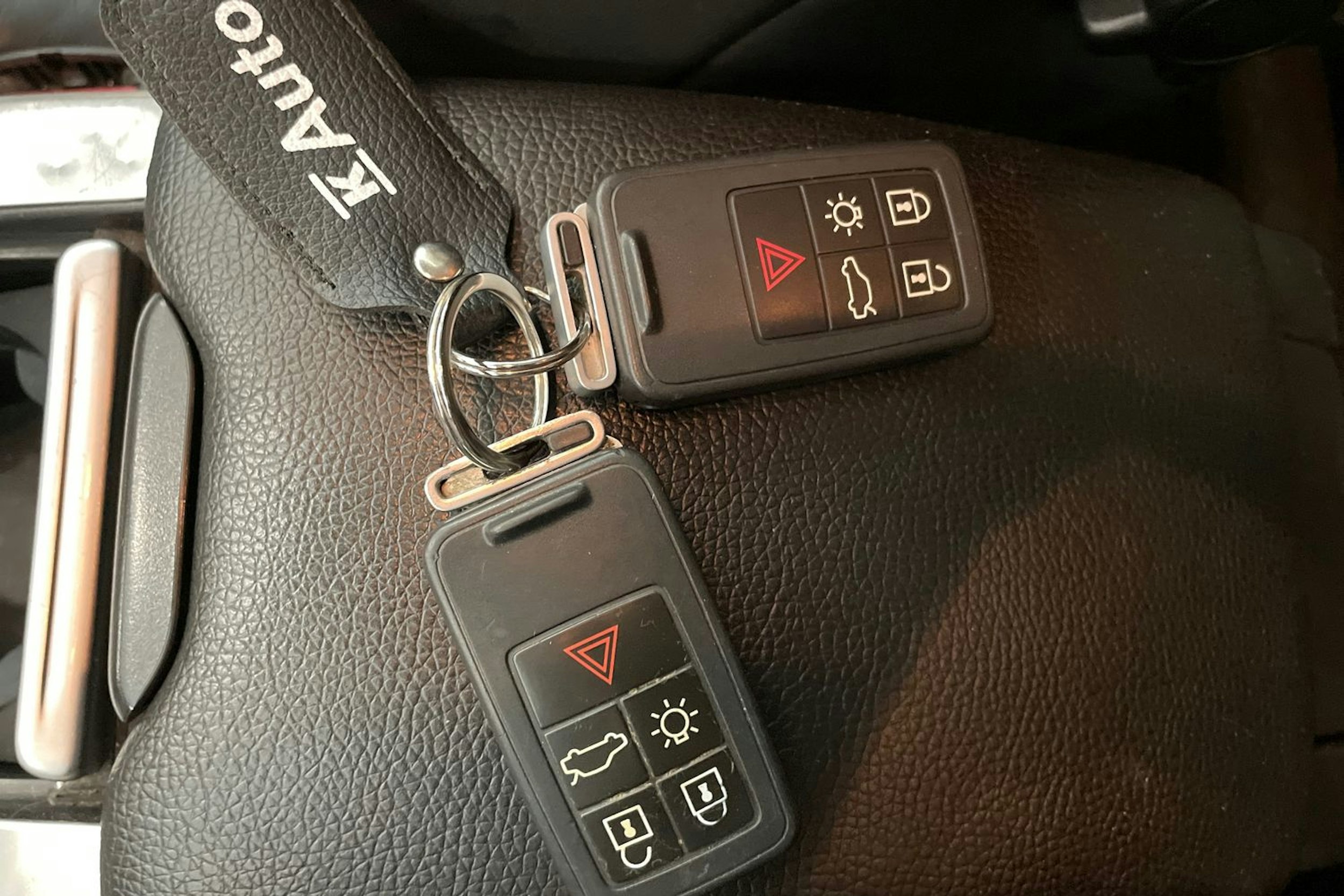 valkoinen Volvo XC60 2011 kuva 24.