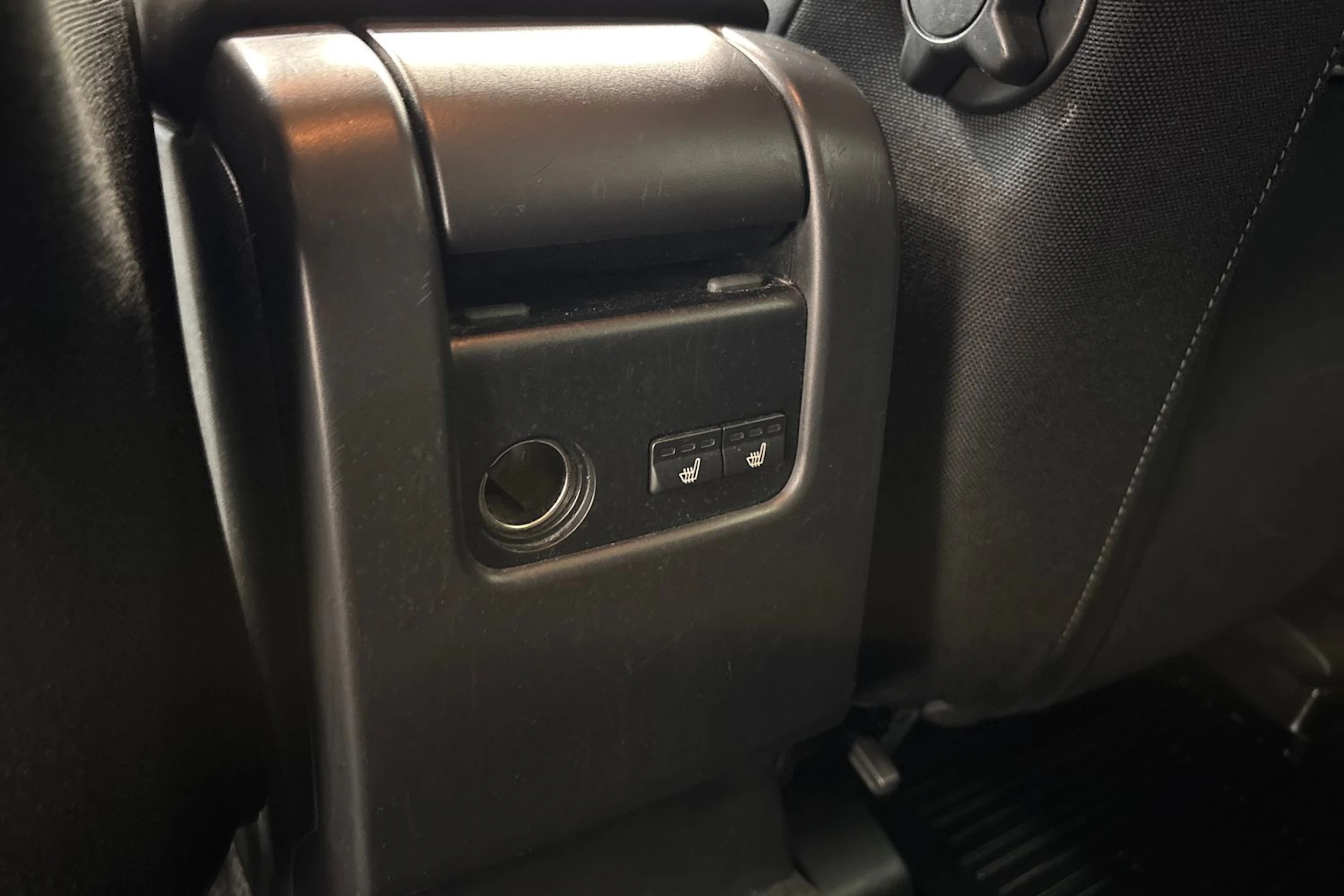 musta Volvo XC60 2011 kuva 19.