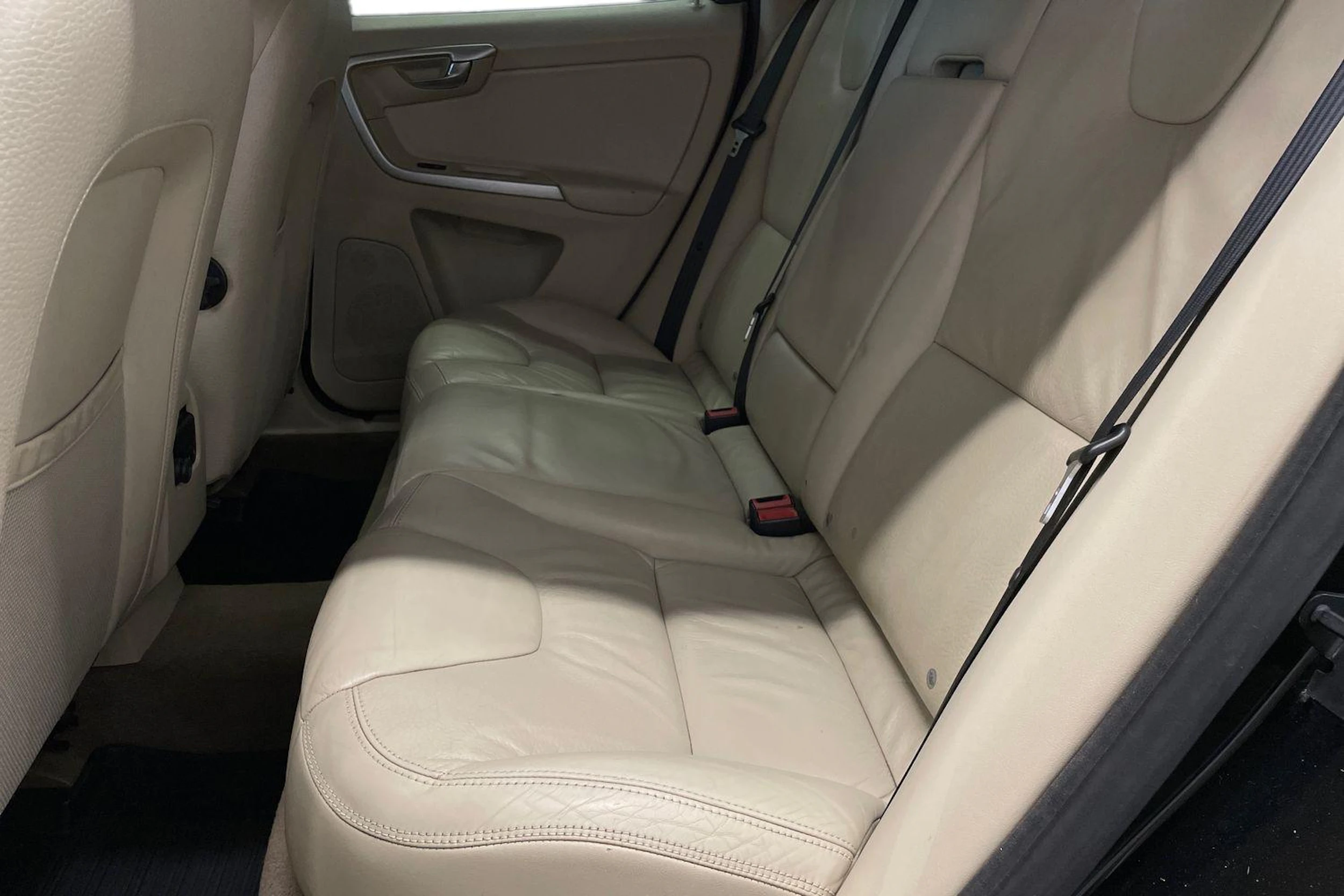 Musta Volvo XC60 2011 kuva 8.