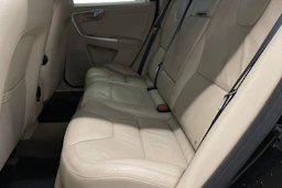 Musta Volvo XC60 2011 kuva 8.