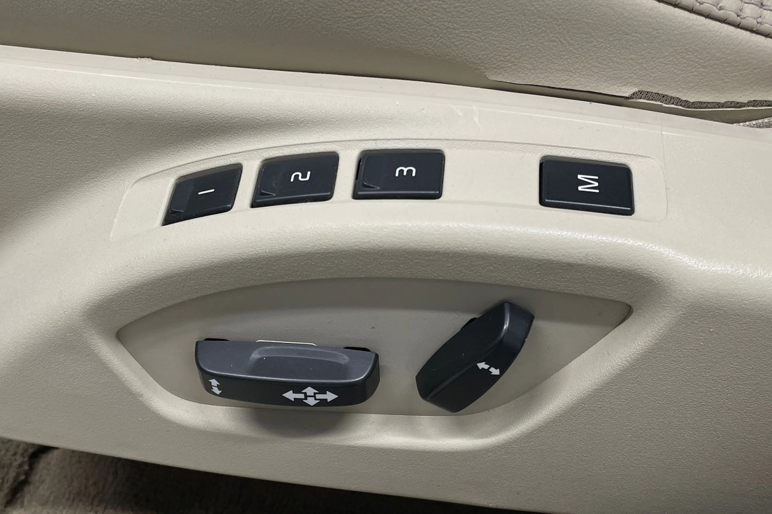 Musta Volvo XC60 2011 kuva 12.
