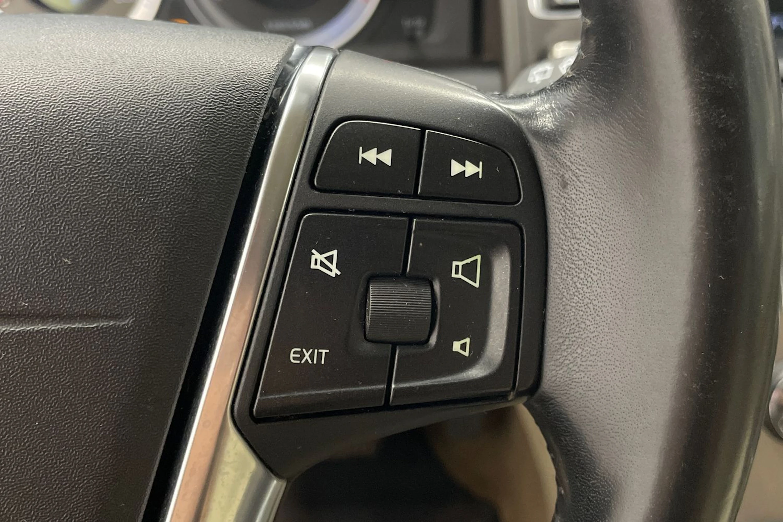 Musta Volvo XC60 2011 kuva 15.