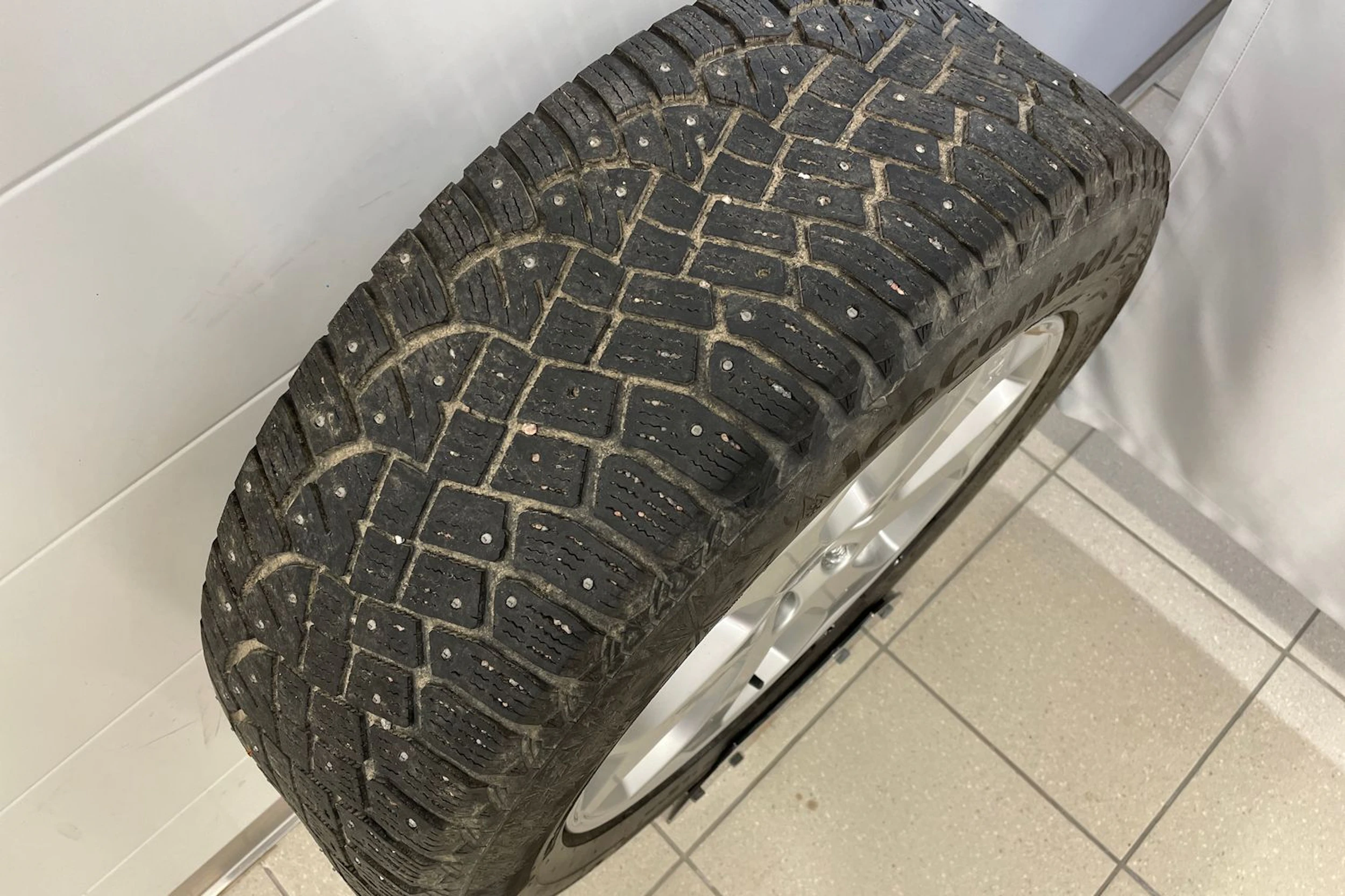 Musta Volvo XC60 2011 kuva 25.