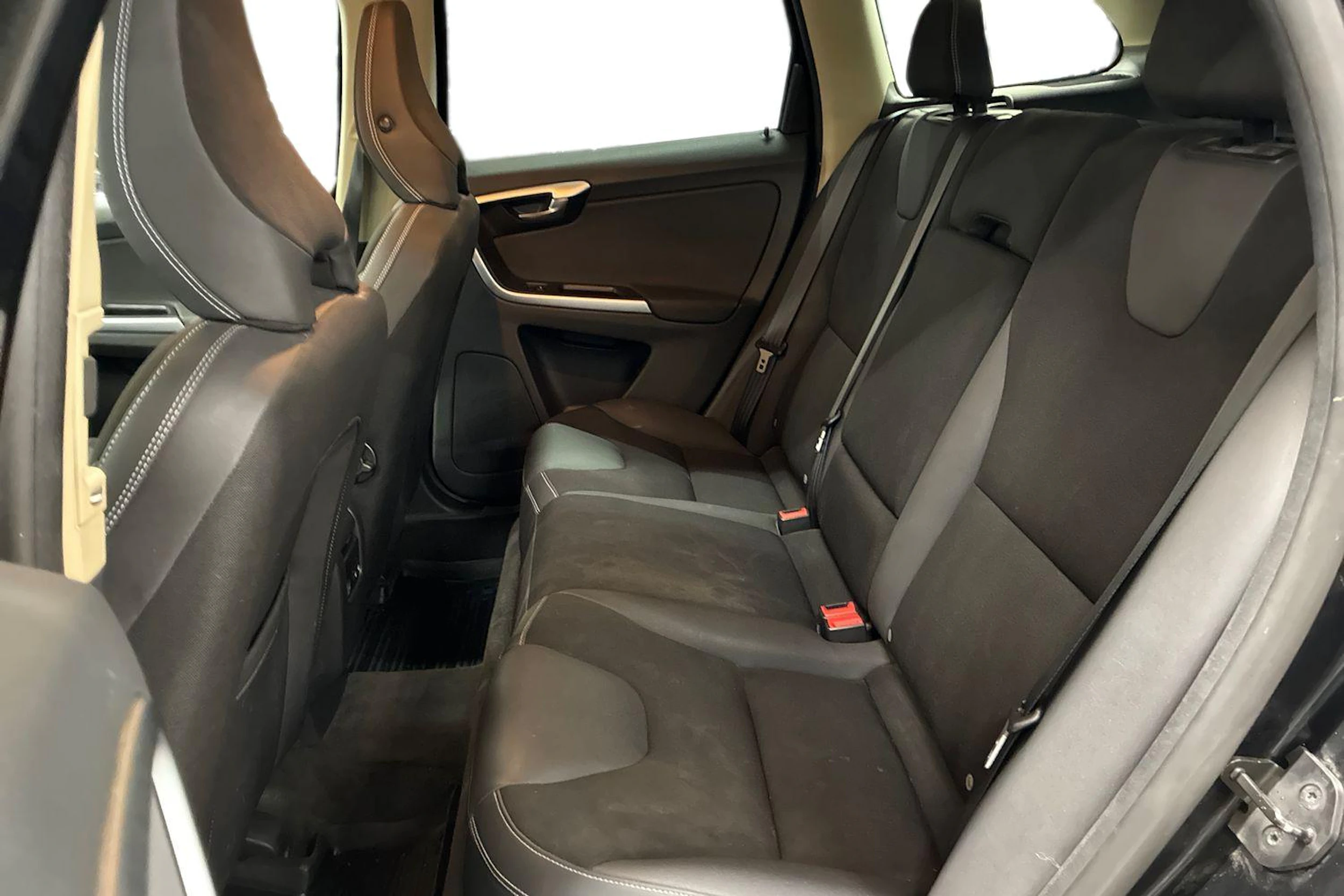 musta Volvo XC60 2011 kuva 8.