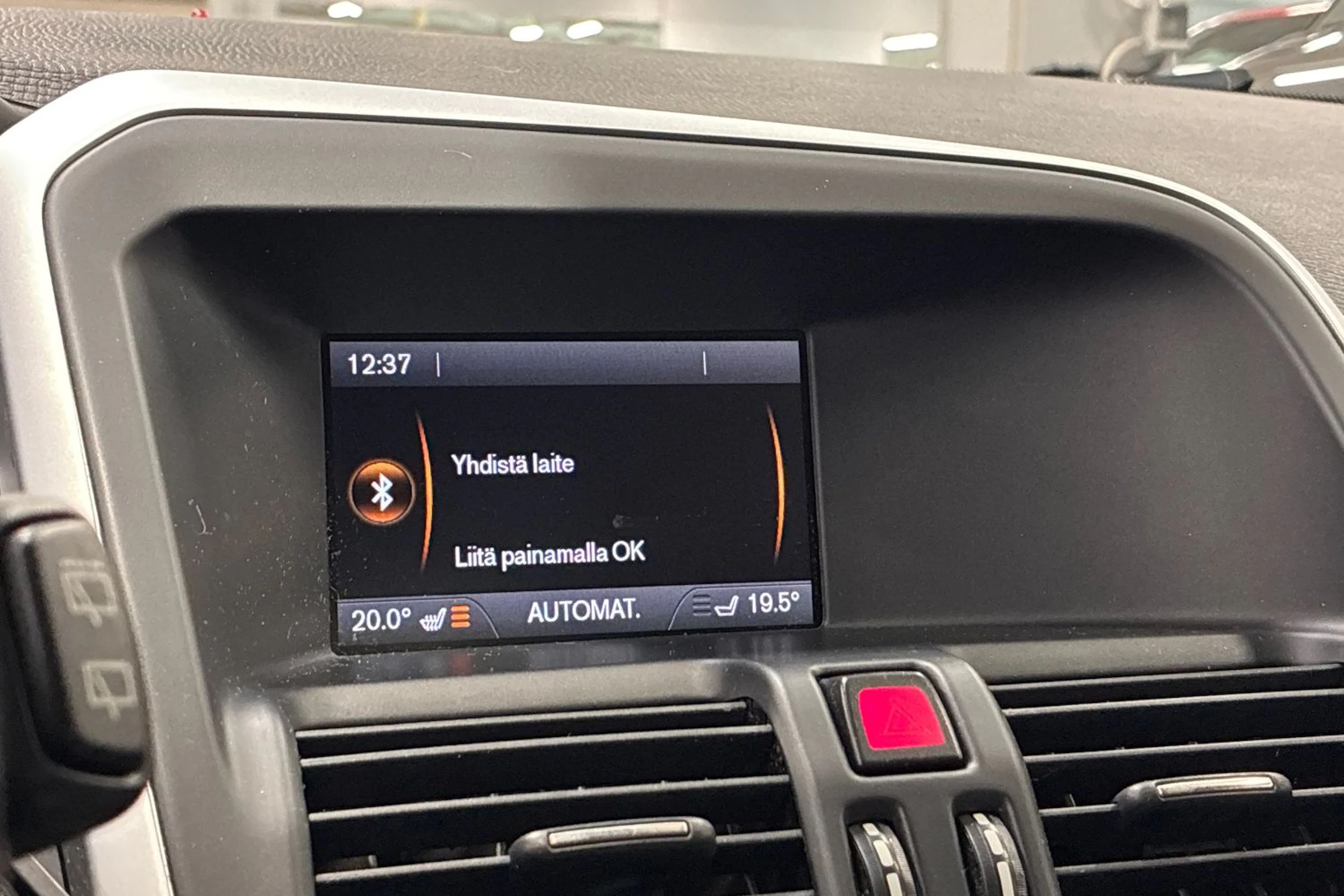 musta Volvo XC60 2011 kuva 19.