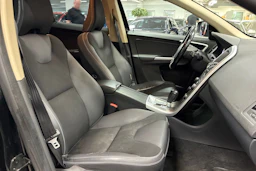 musta Volvo XC60 2011 kuva 26.