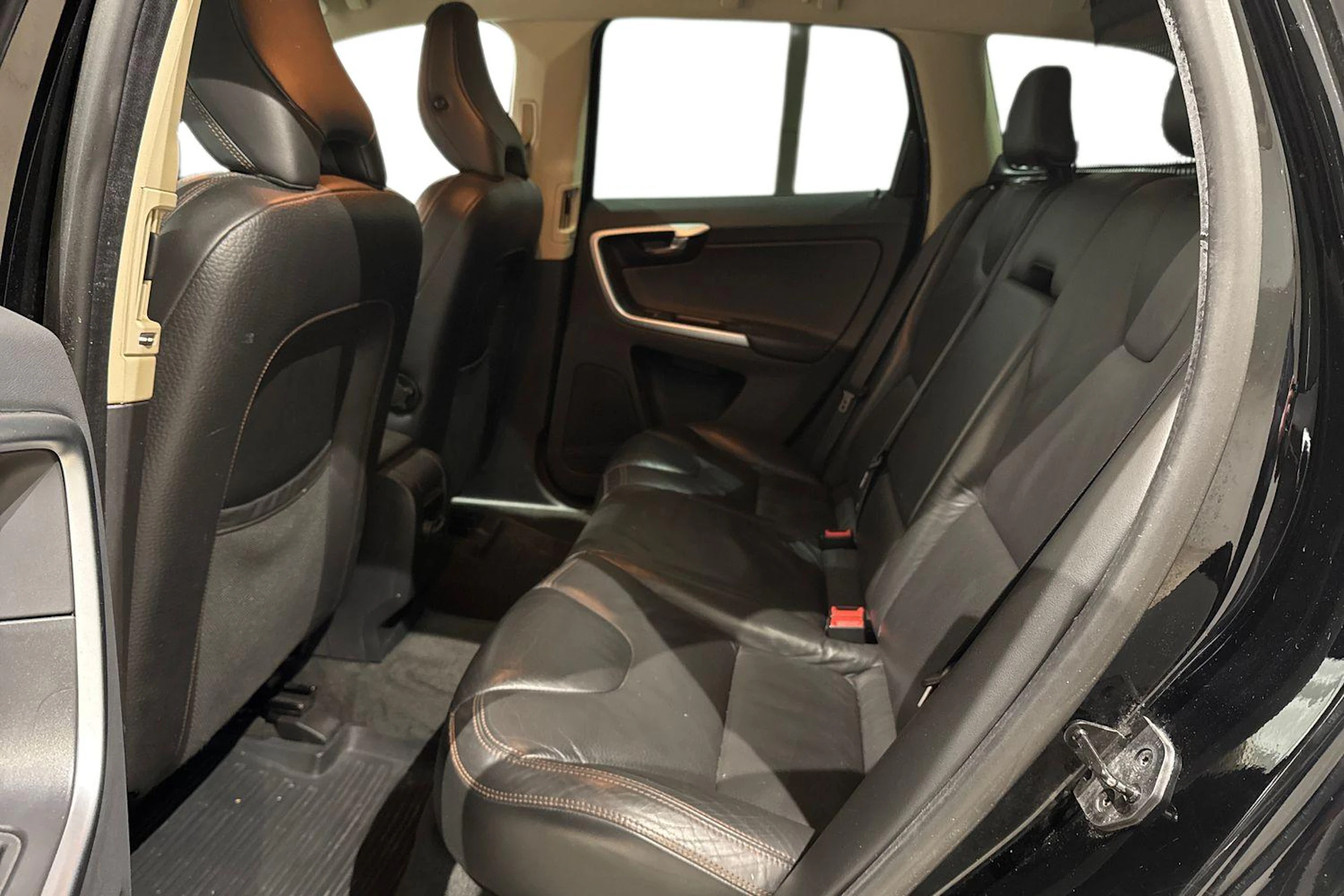 musta Volvo XC60 2011 kuva 10.