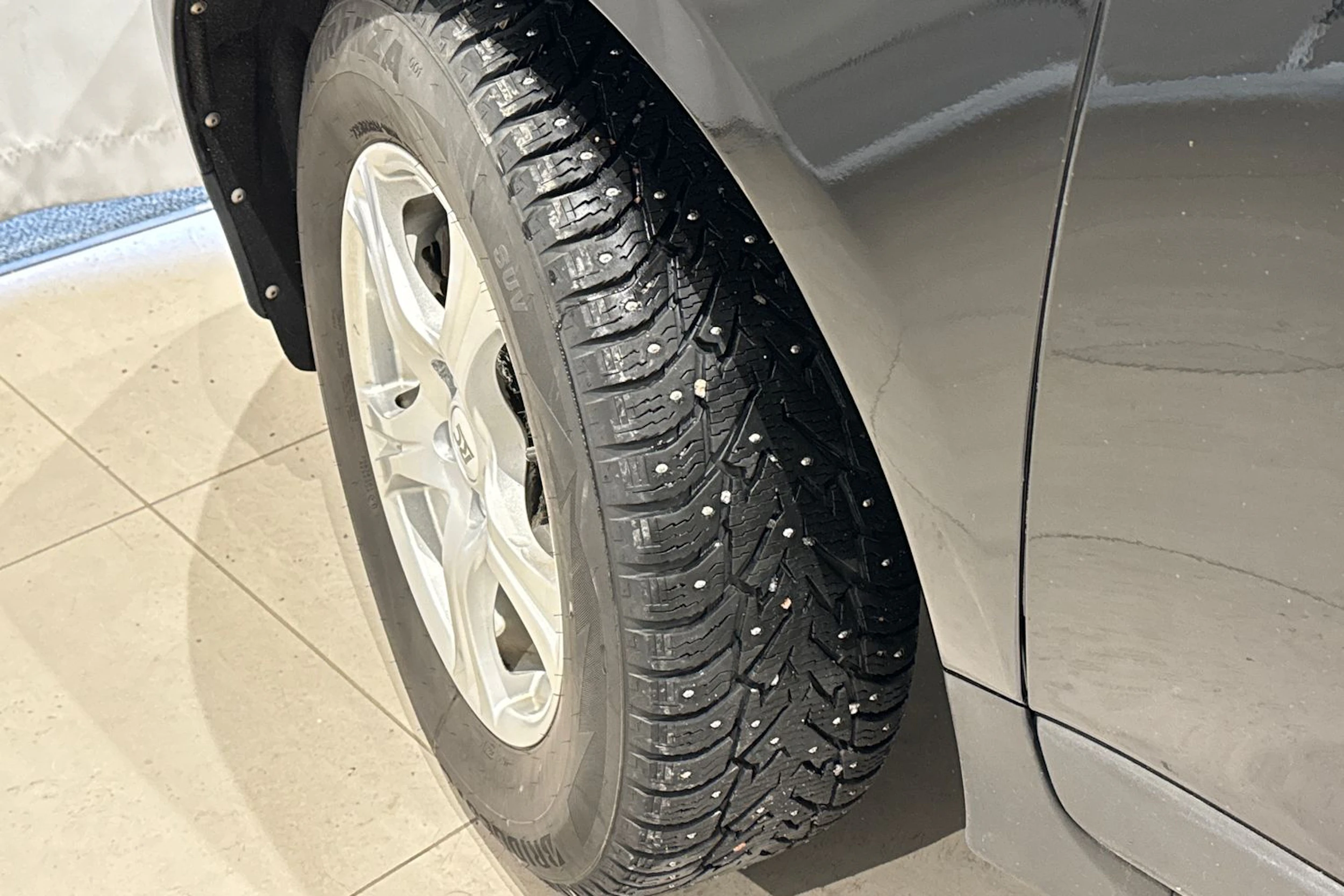 musta Volvo XC60 2011 kuva 13.