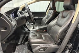 musta Volvo XC60 2011 kuva 18.