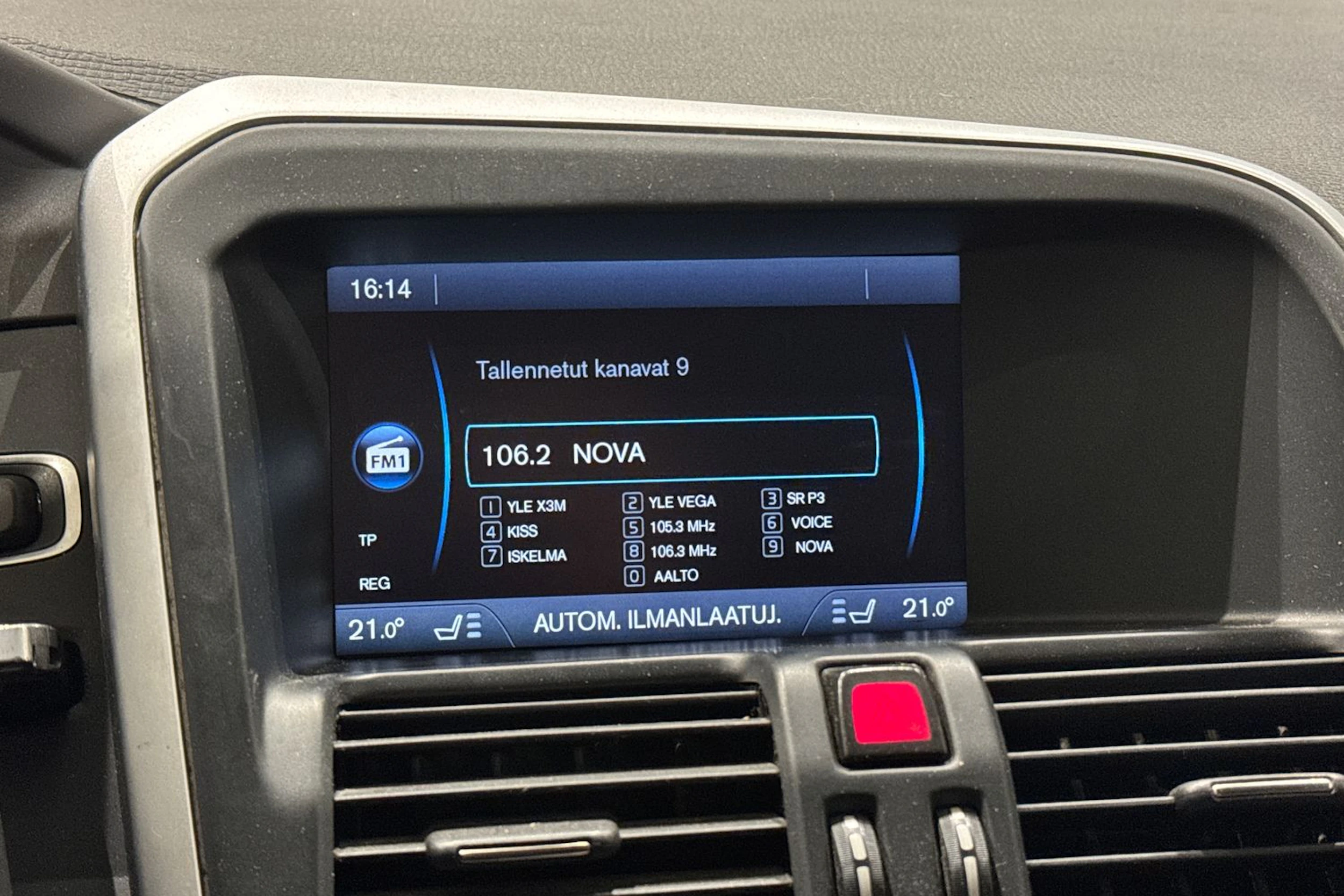 musta Volvo XC60 2011 kuva 21.