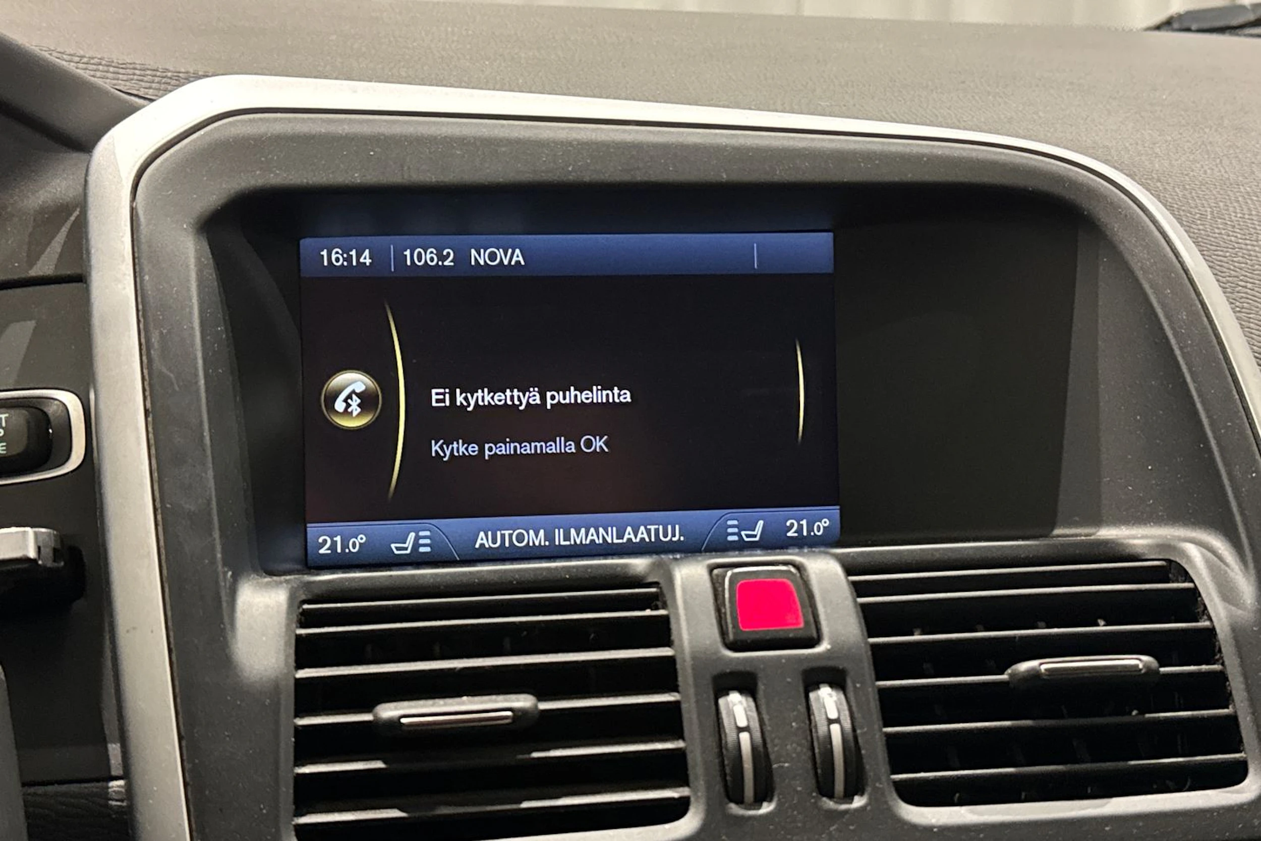 musta Volvo XC60 2011 kuva 22.