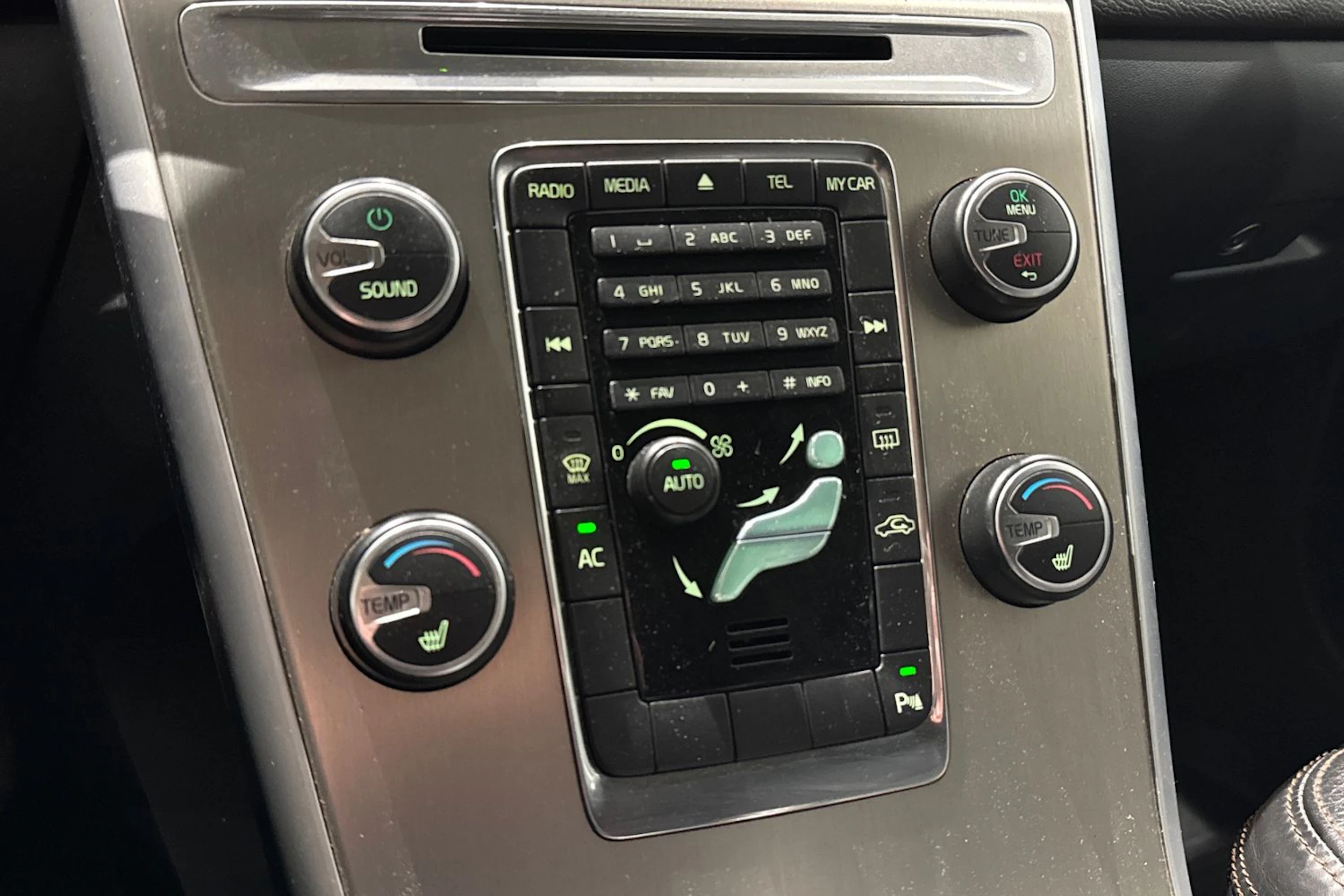 musta Volvo XC60 2011 kuva 25.