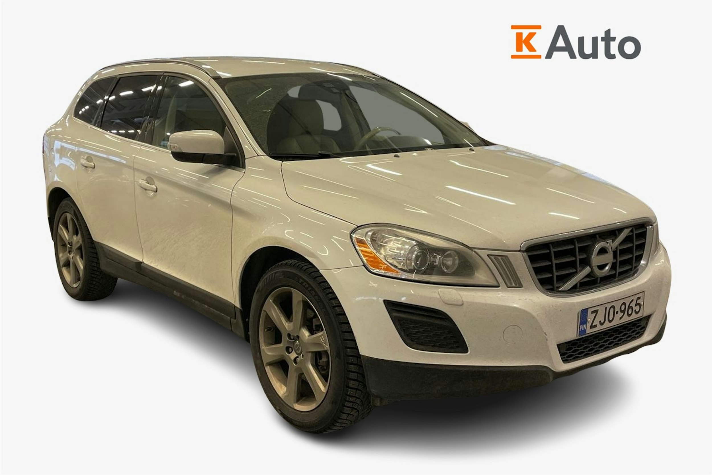 Valkoinen Volvo XC60 2011 kuva 1.